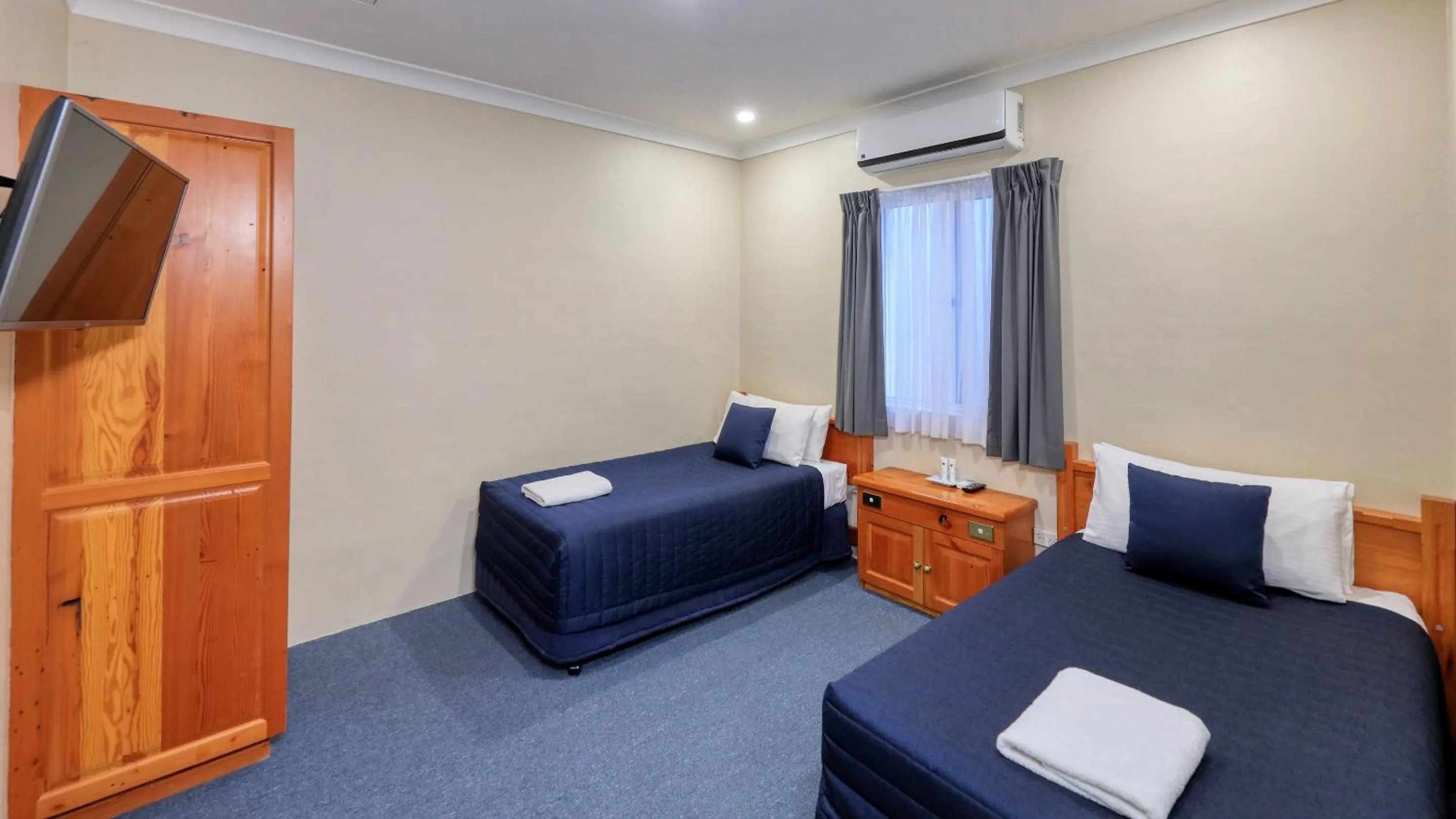 TV and multimedia, Bed in Breakout Motor Inn