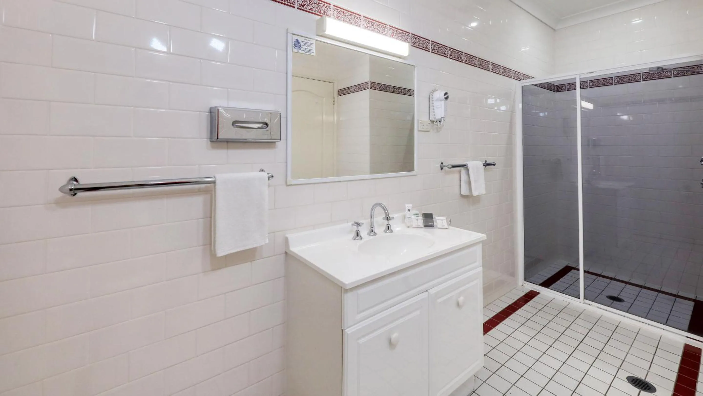 Bathroom in Breakout Motor Inn