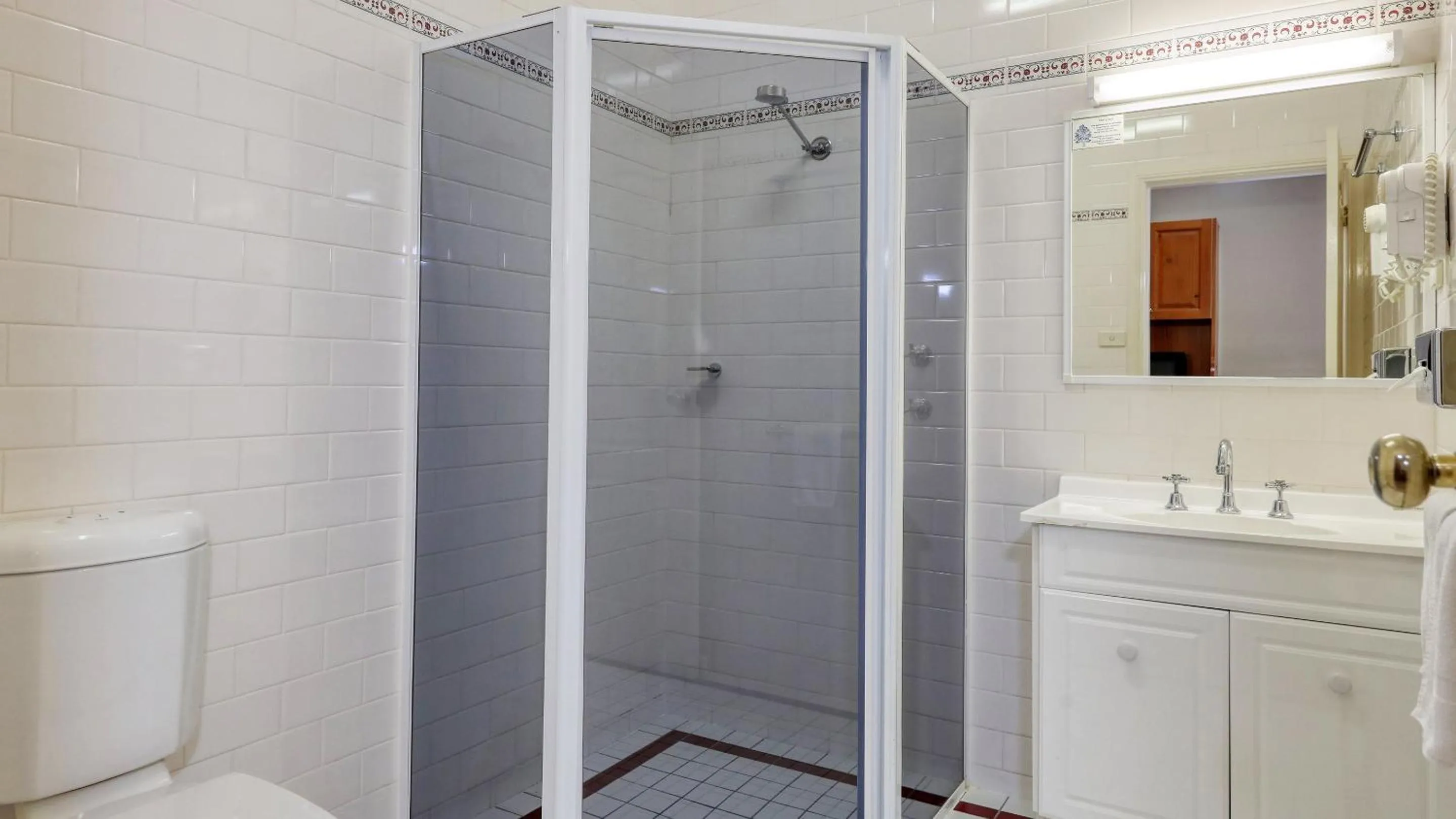 Shower in Breakout Motor Inn