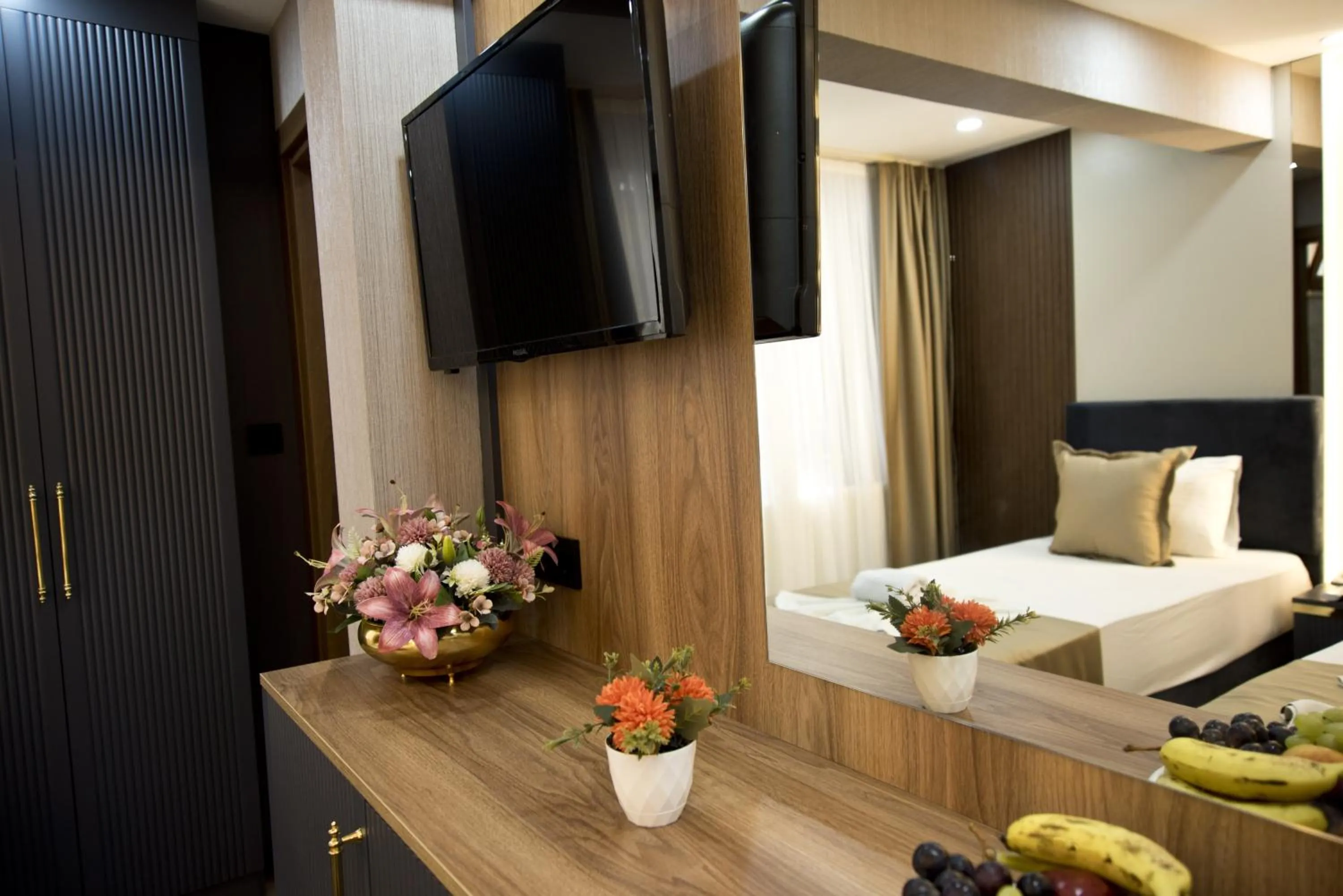 TV and multimedia, Bed in Grand Bagoz Hotel