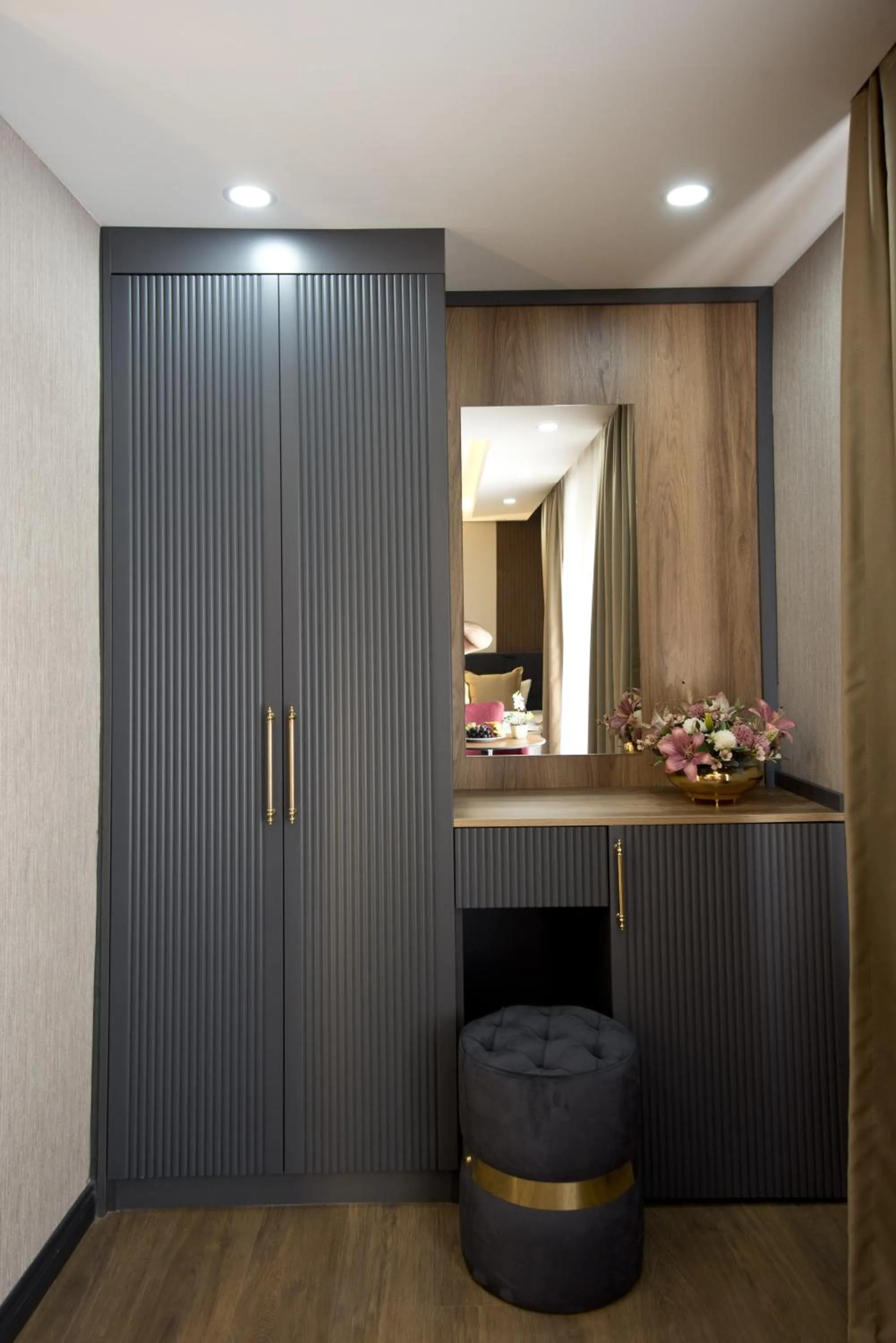 wardrobe in Grand Bagoz Hotel