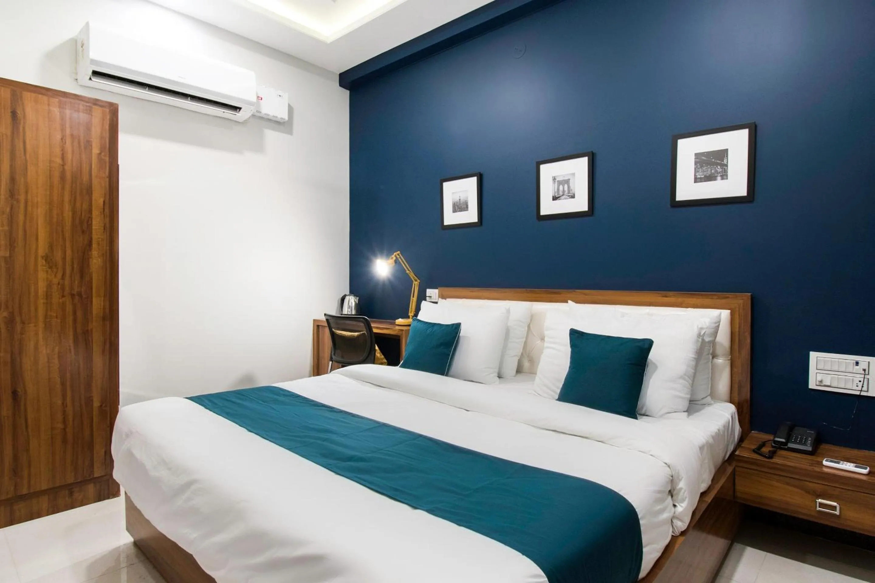 Bedroom, Bed in Collection O Blue Shine