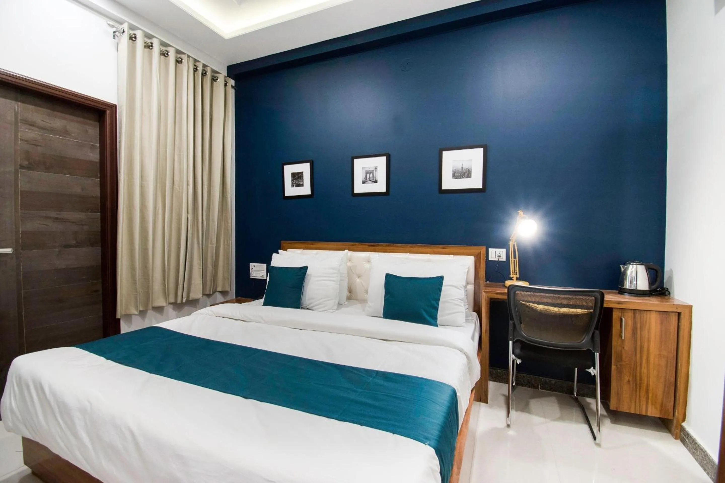 Bedroom, Bed in Collection O Blue Shine