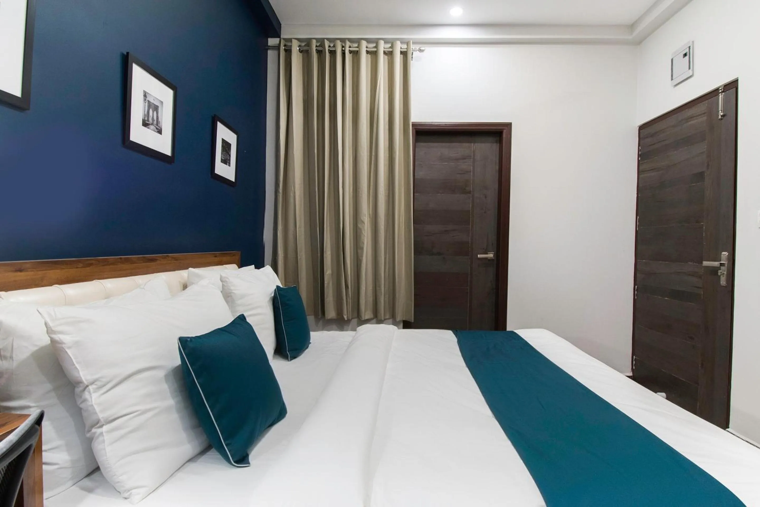 Bedroom, Bed in Collection O Blue Shine