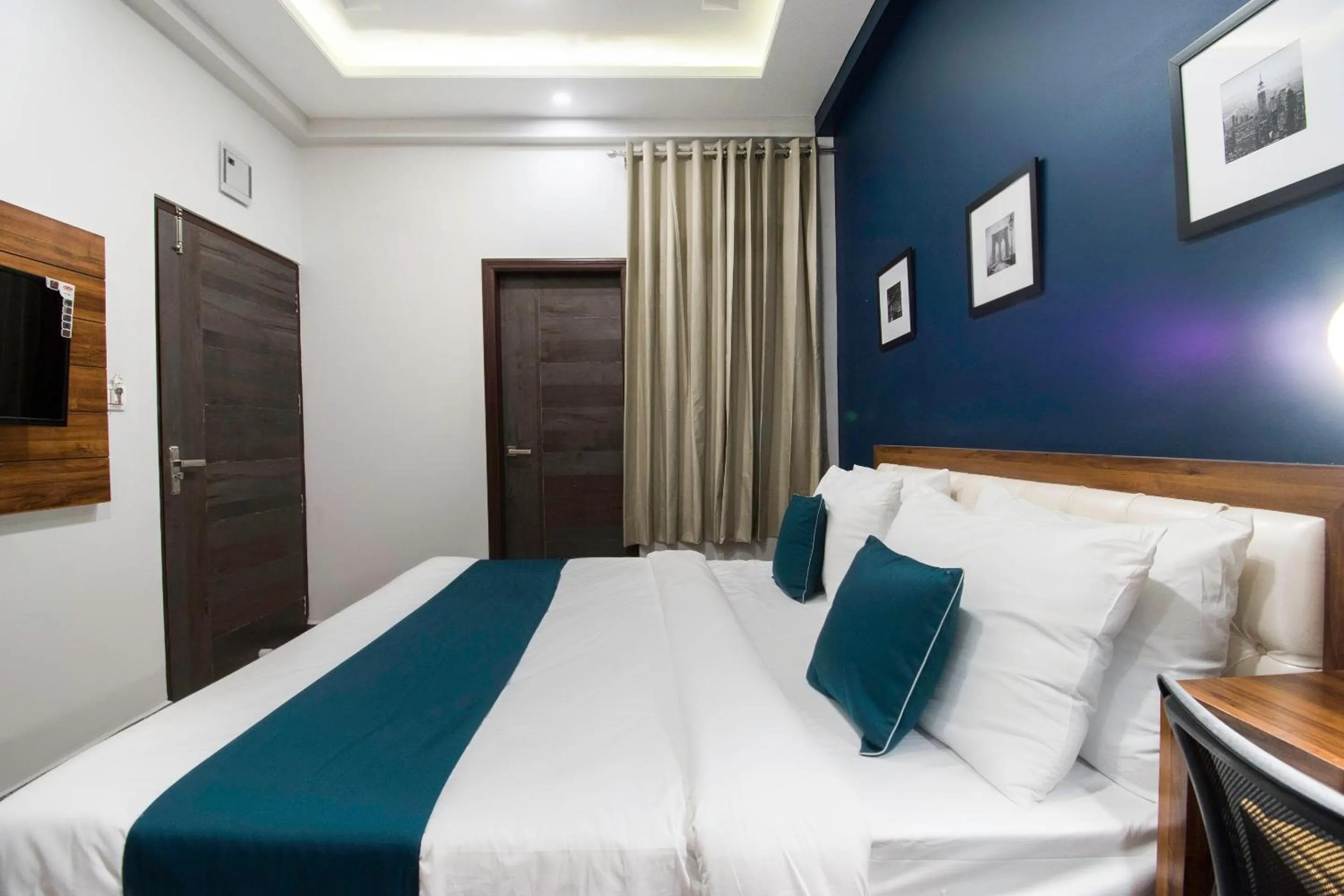 Bedroom, Bed in Collection O Blue Shine