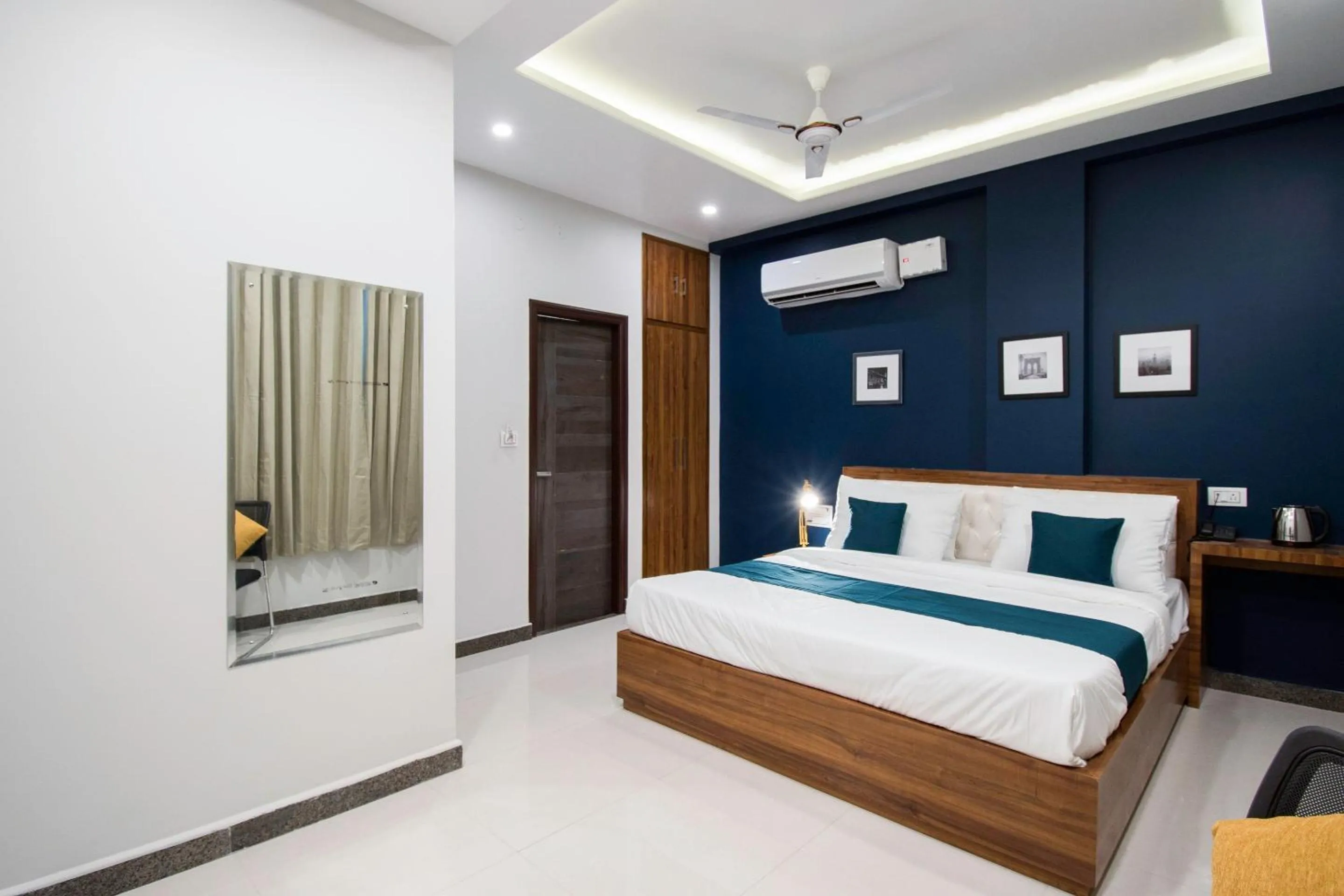 Bedroom, Bed in Collection O Blue Shine