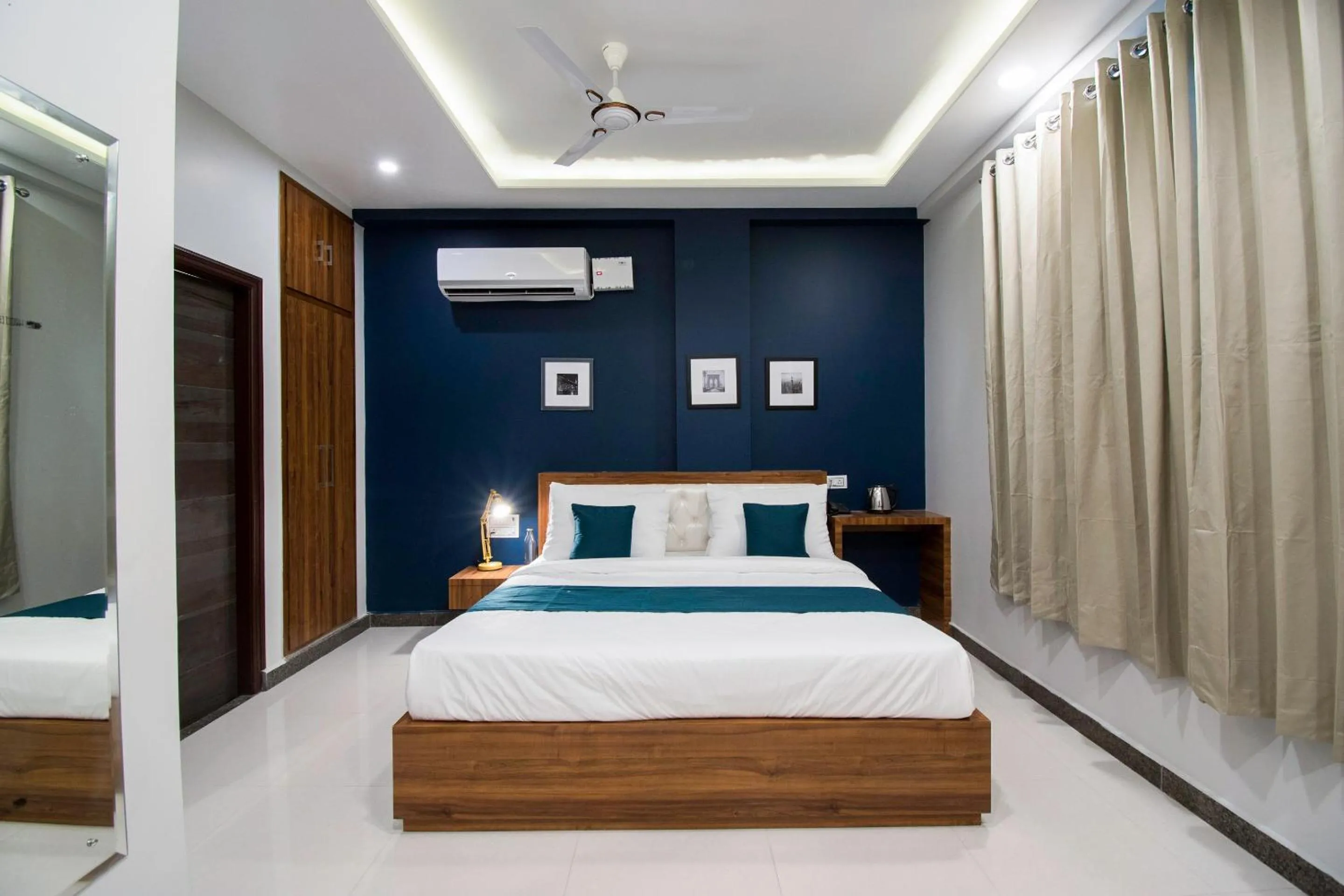 Bedroom, Bed in Collection O Blue Shine