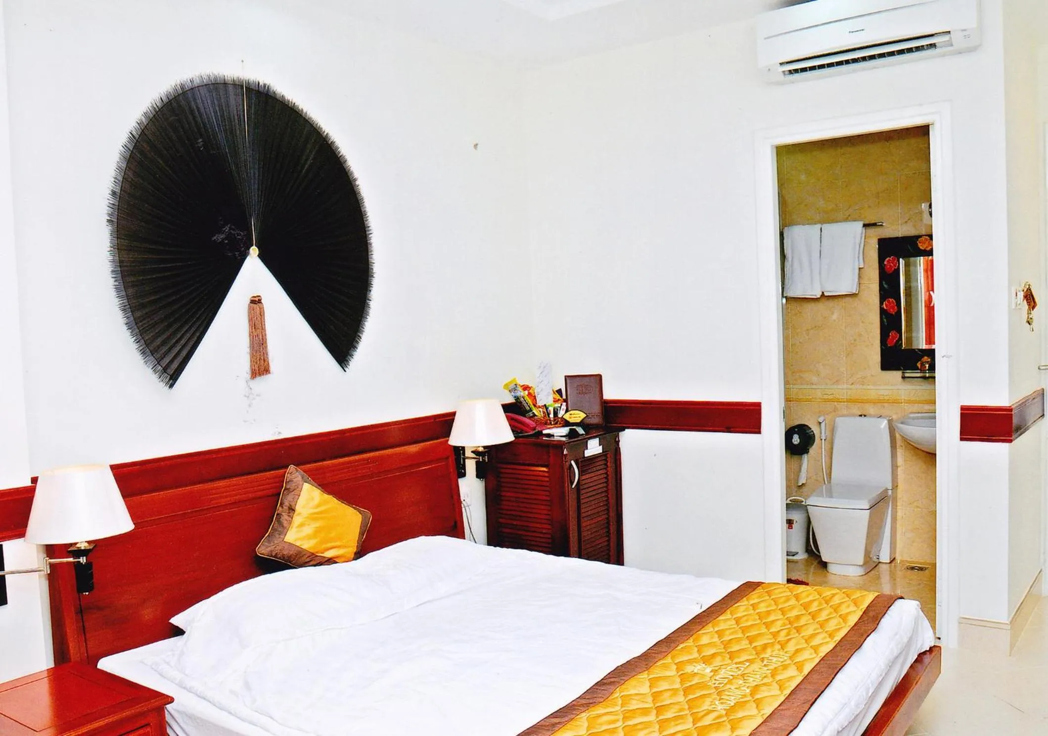 Bed in HOANG THANH THUY AIRPORT HOTEL 1 - Gần Ẩm Thực Đêm Chợ Hoàng Hoa Thám