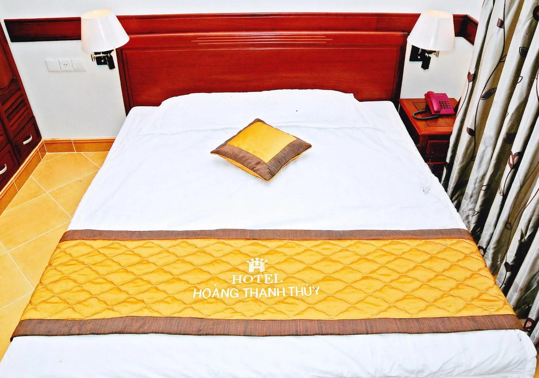 Bed in HOANG THANH THUY AIRPORT HOTEL 1 - Gần Ẩm Thực Đêm Chợ Hoàng Hoa Thám