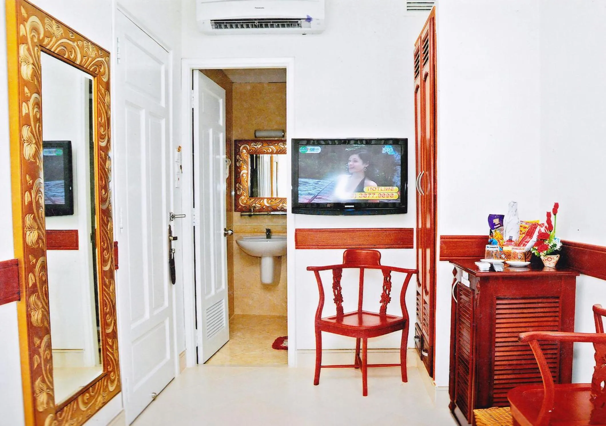 HOANG THANH THUY AIRPORT HOTEL 1 - Gần Ẩm Thực Đêm Chợ Hoàng Hoa Thám