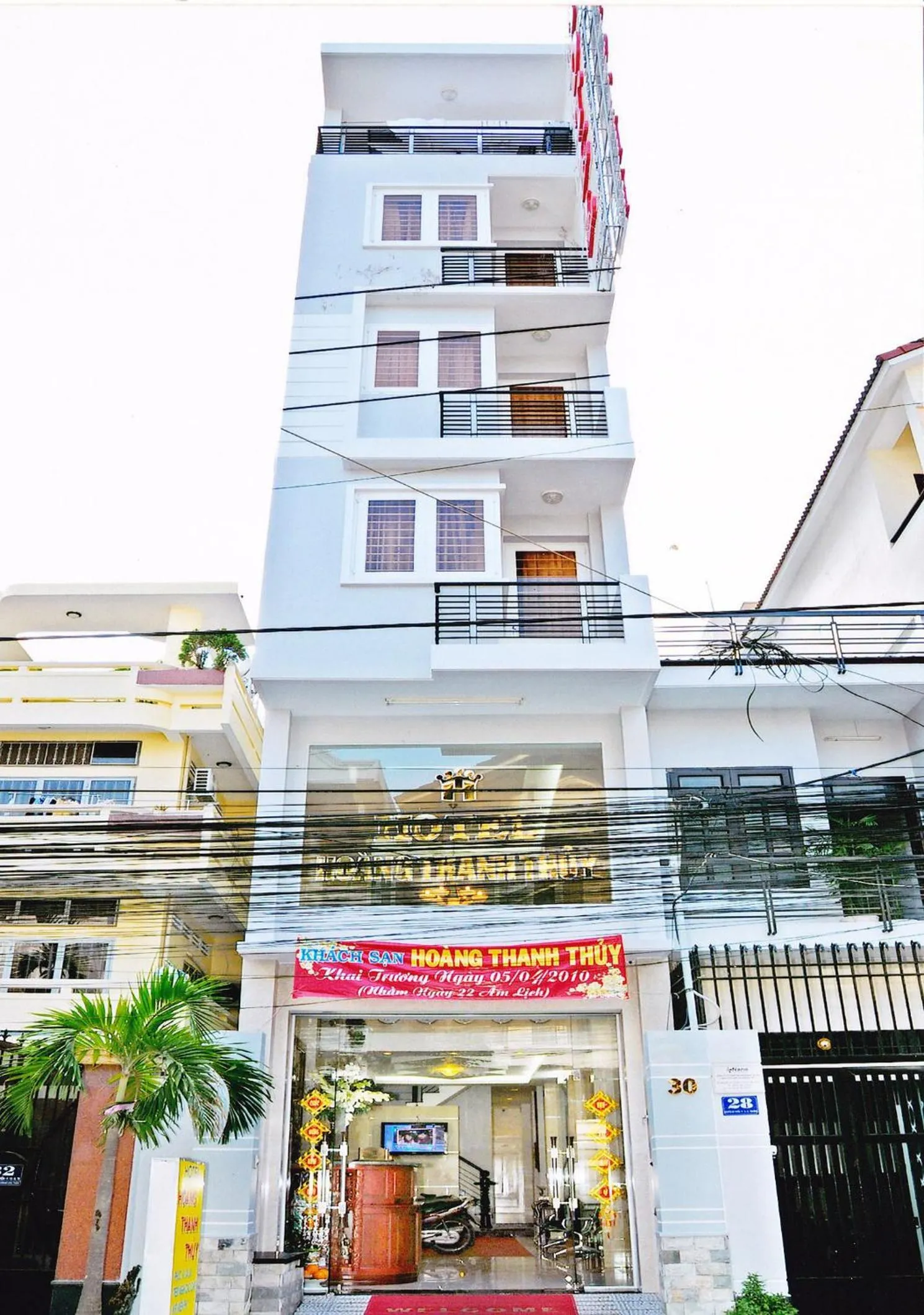 HOANG THANH THUY AIRPORT HOTEL 1 - Gần Ẩm Thực Đêm Chợ Hoàng Hoa Thám