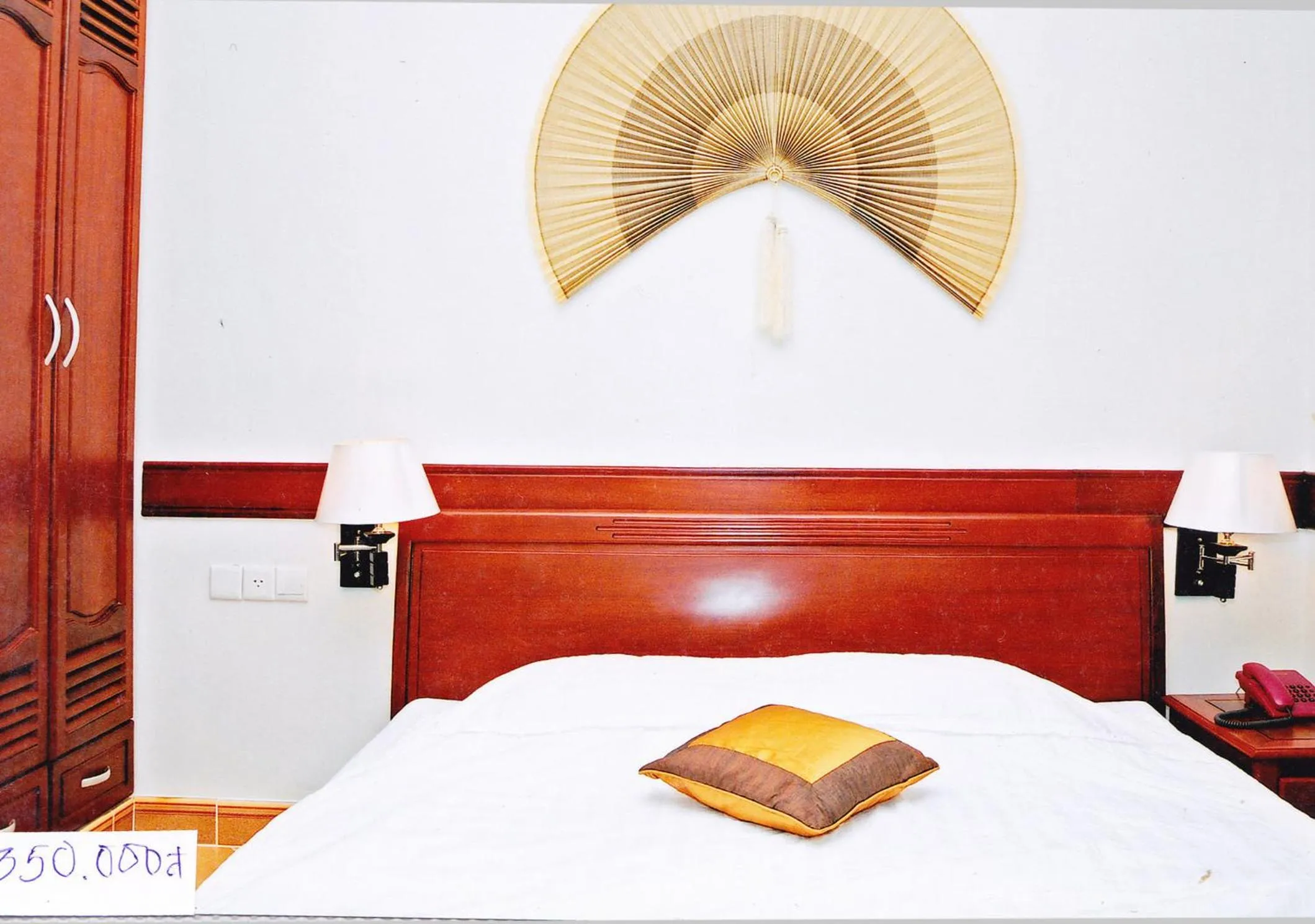 Bed in HOANG THANH THUY AIRPORT HOTEL 1 - Gần Ẩm Thực Đêm Chợ Hoàng Hoa Thám