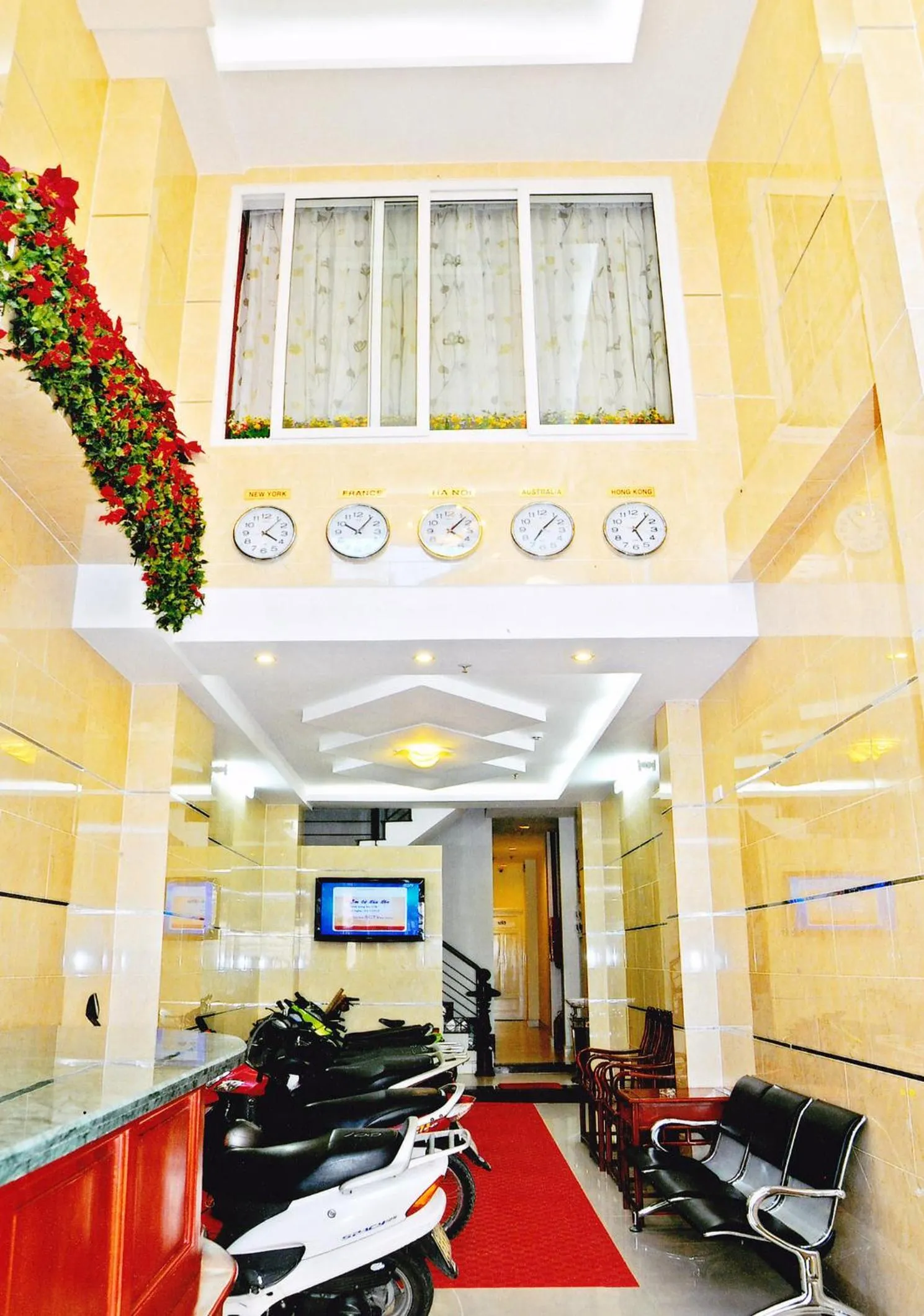 HOANG THANH THUY AIRPORT HOTEL 1 - Gần Ẩm Thực Đêm Chợ Hoàng Hoa Thám