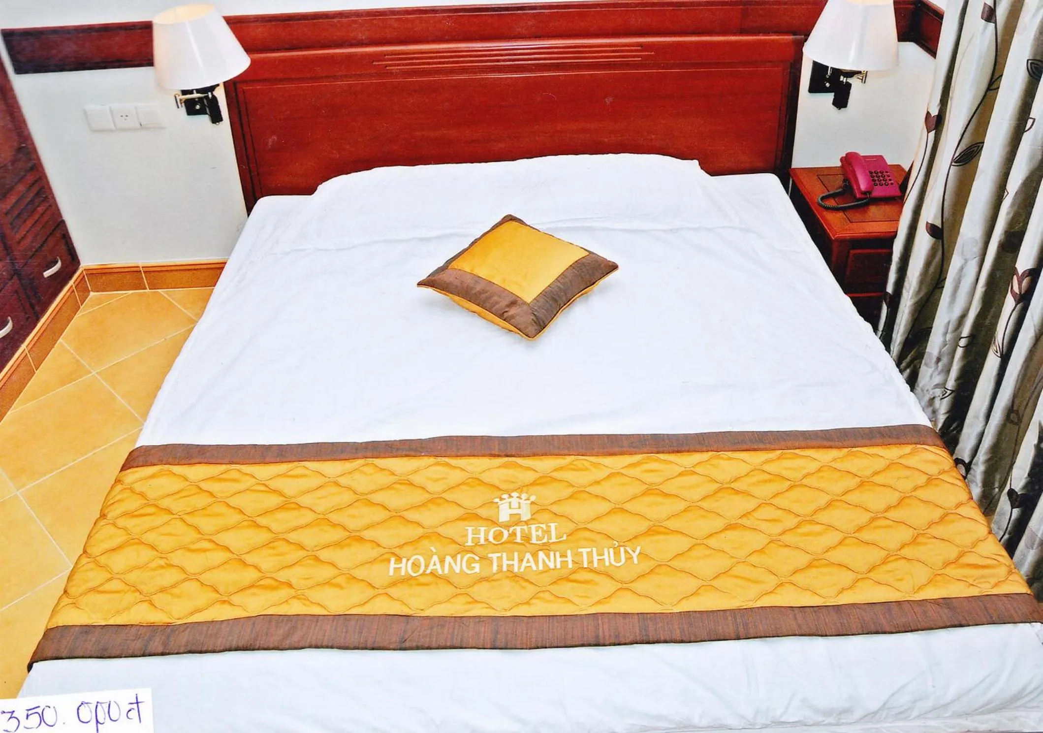 Bed in HOANG THANH THUY AIRPORT HOTEL 1 - Gần Ẩm Thực Đêm Chợ Hoàng Hoa Thám
