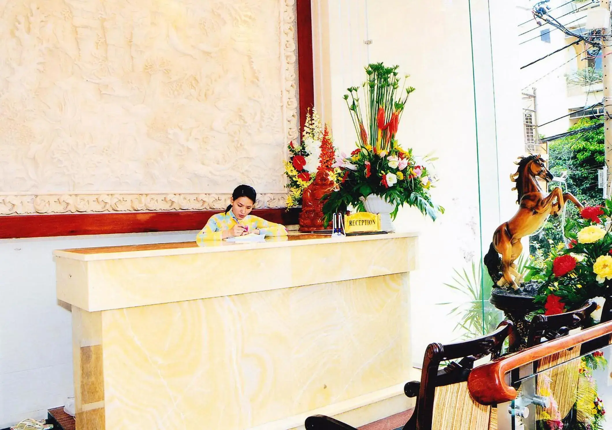 HOANG THANH THUY AIRPORT HOTEL 2 - Gần Ẩm Thực Đêm Chợ Hoàng Hoa Thám HOANG THANH THUY AIRPORT HOTEL 2 - Gần Ẩm Thực Đêm Chợ Hoàng Hoa Thám