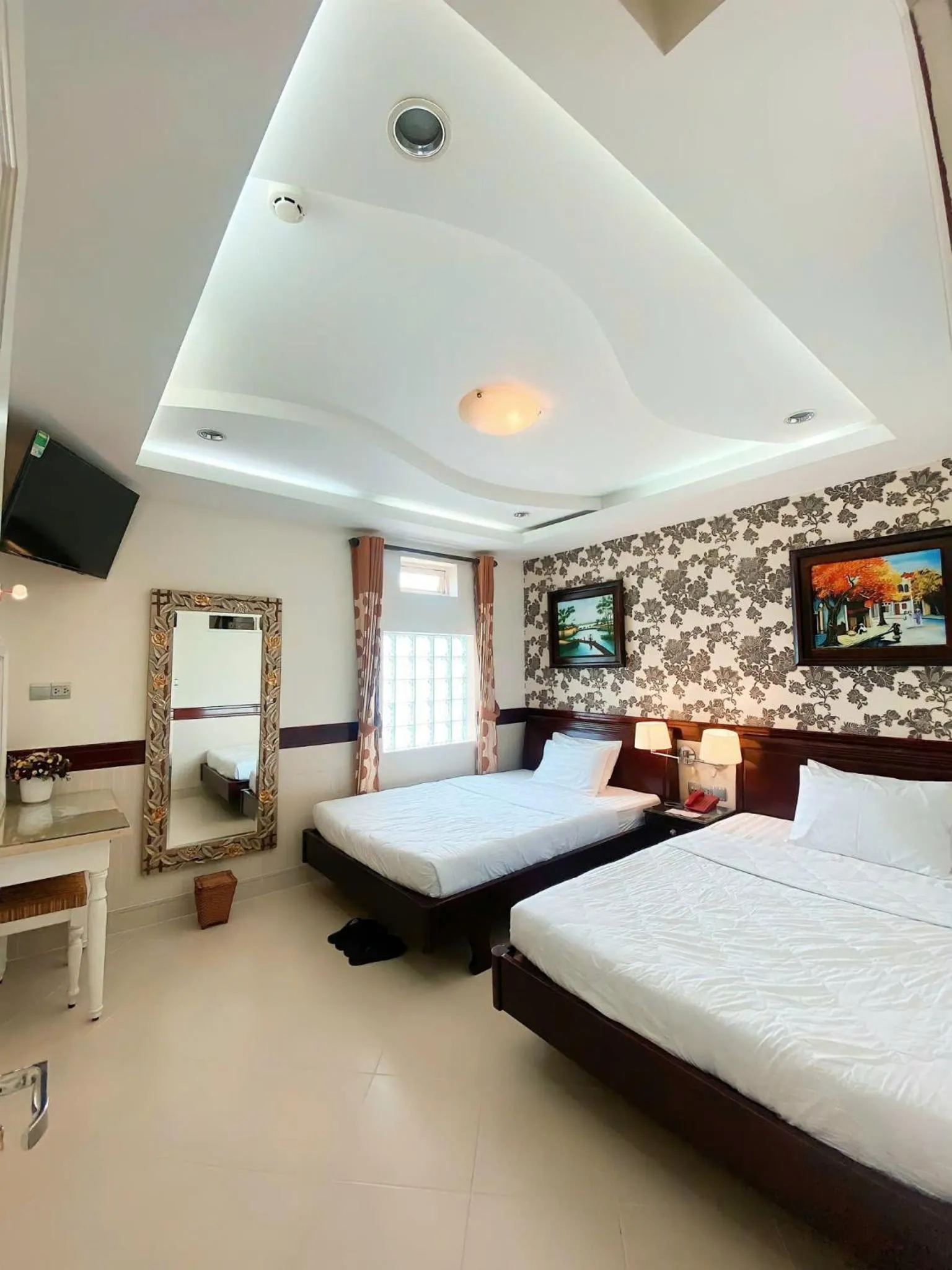 Bed in HOANG THANH THUY AIRPORT HOTEL 2 - Gần Ẩm Thực Đêm Chợ Hoàng Hoa Thám