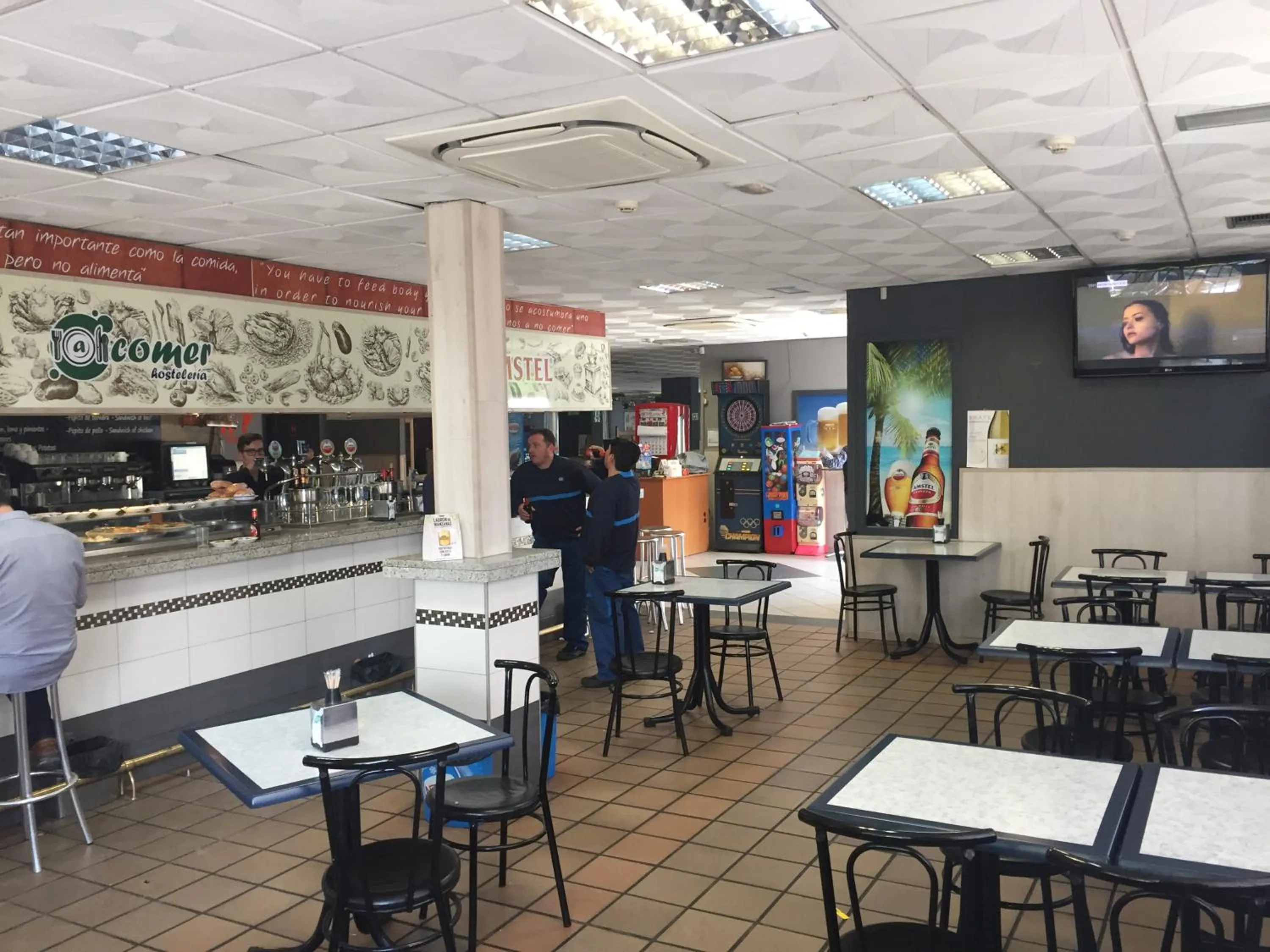 Restaurant/places to eat in Bungalows Alpha