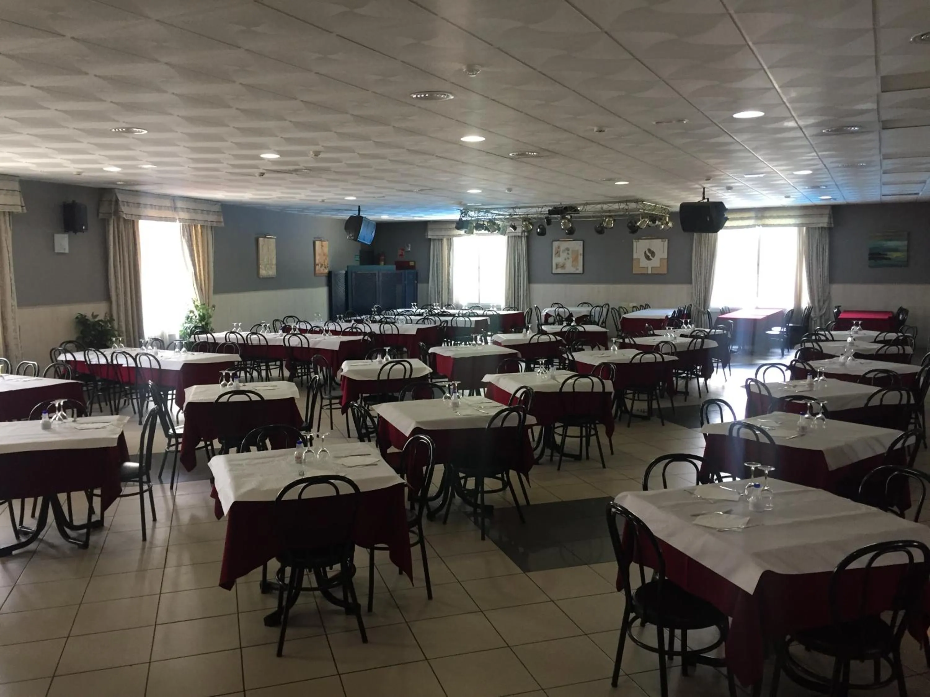 Restaurant/places to eat in Bungalows Alpha