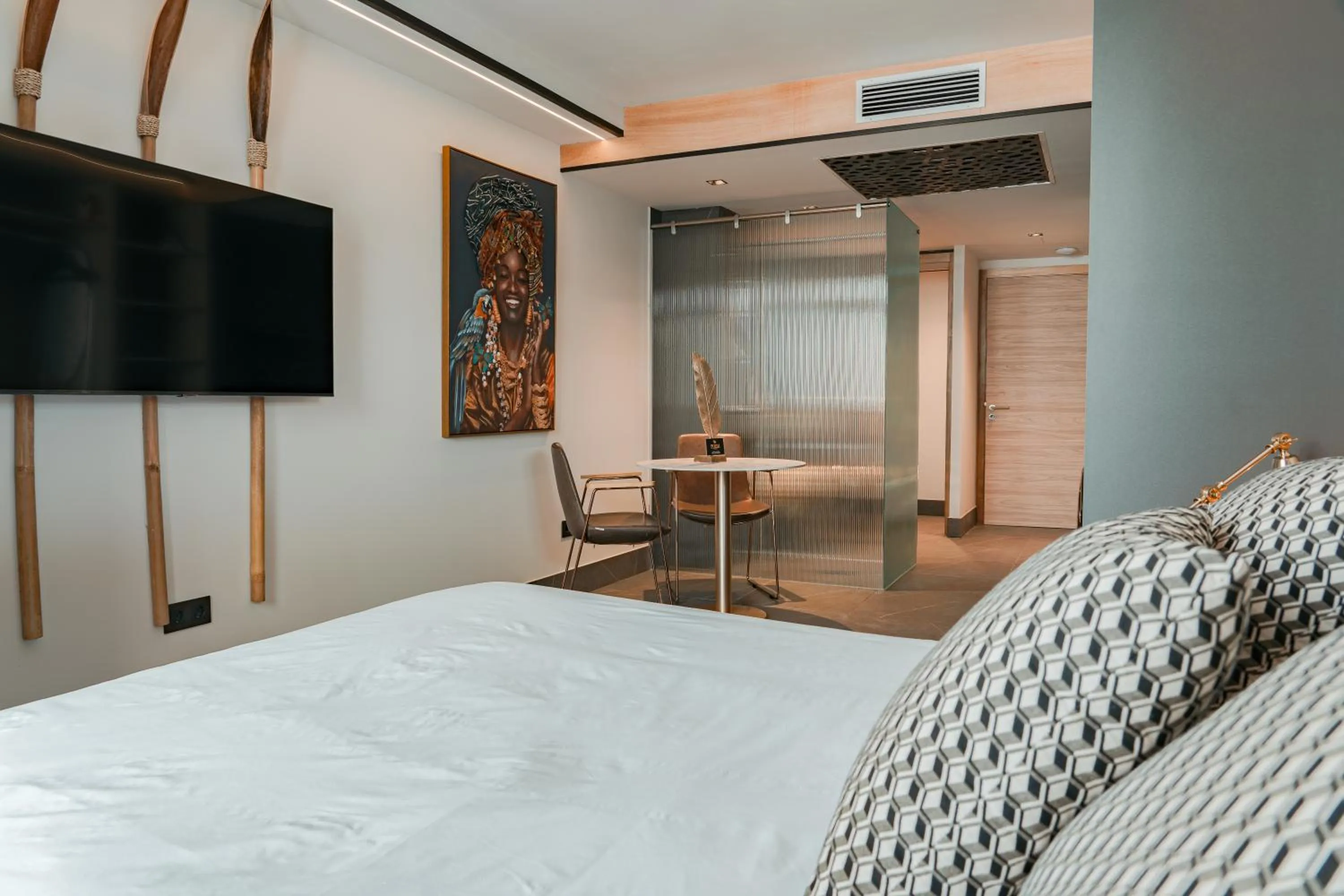 Shower, Bed in Poem Suites, Las Canteras