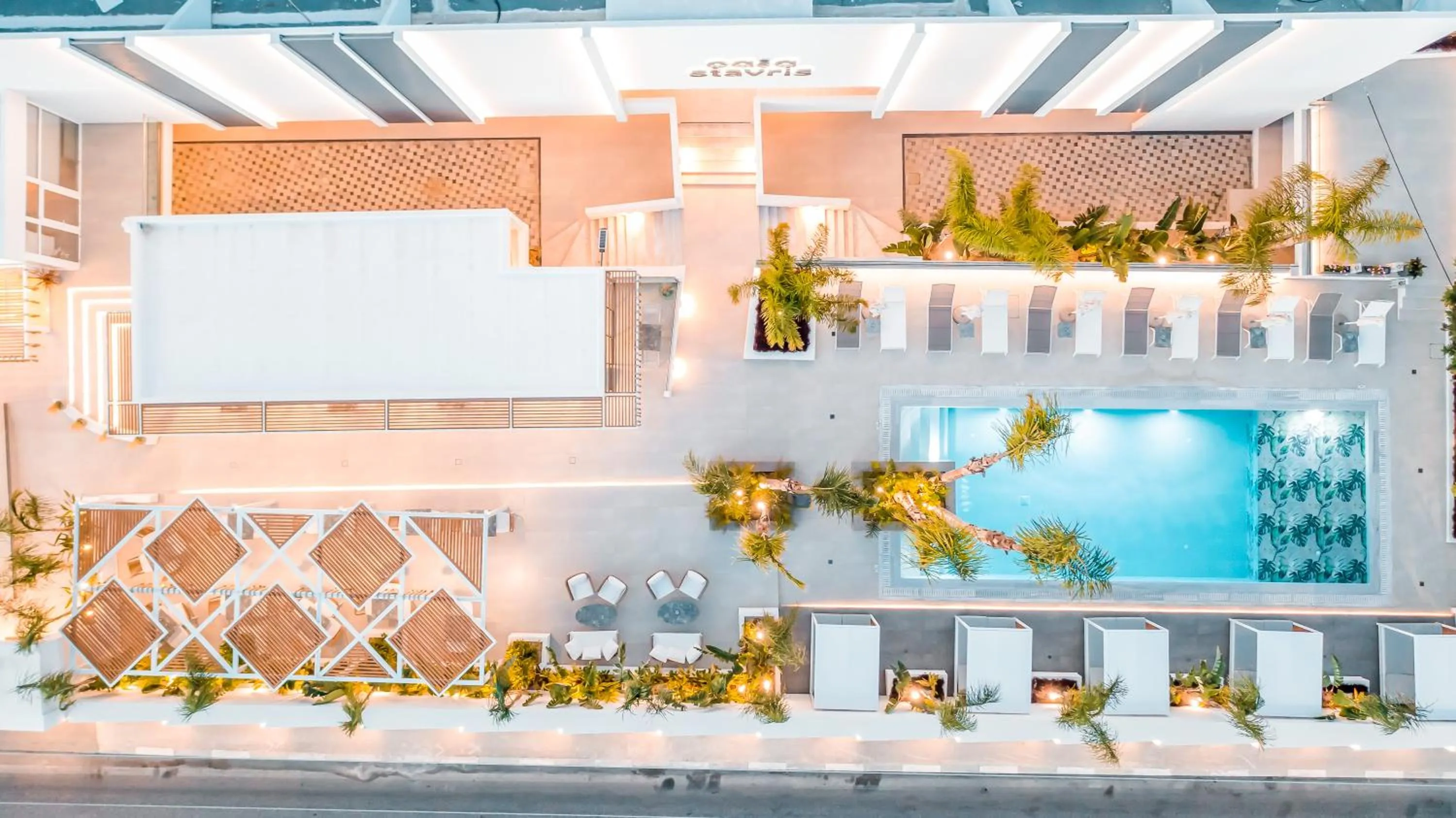 Property building in Casa Stavris