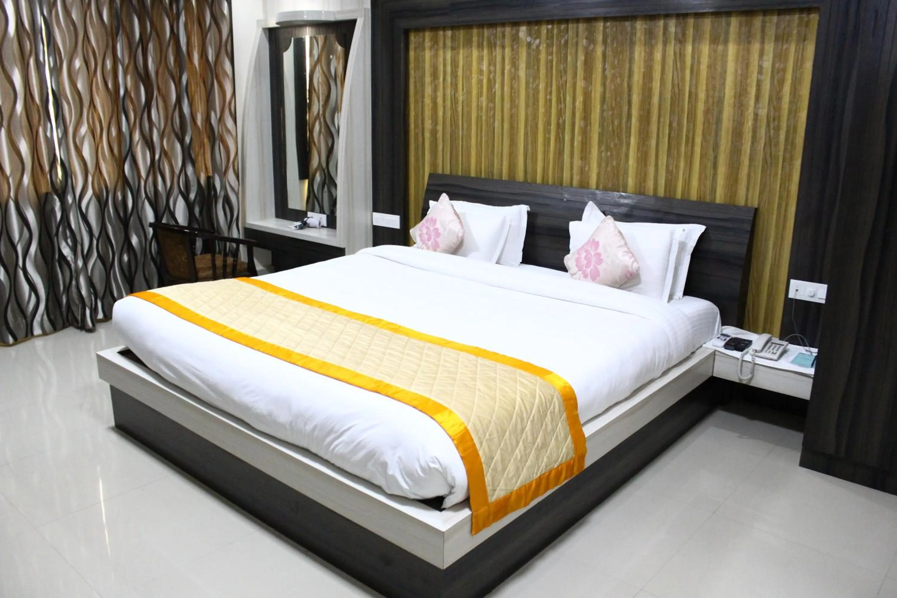 bunk bed, Bed in Bodhgaya Regency Hotel