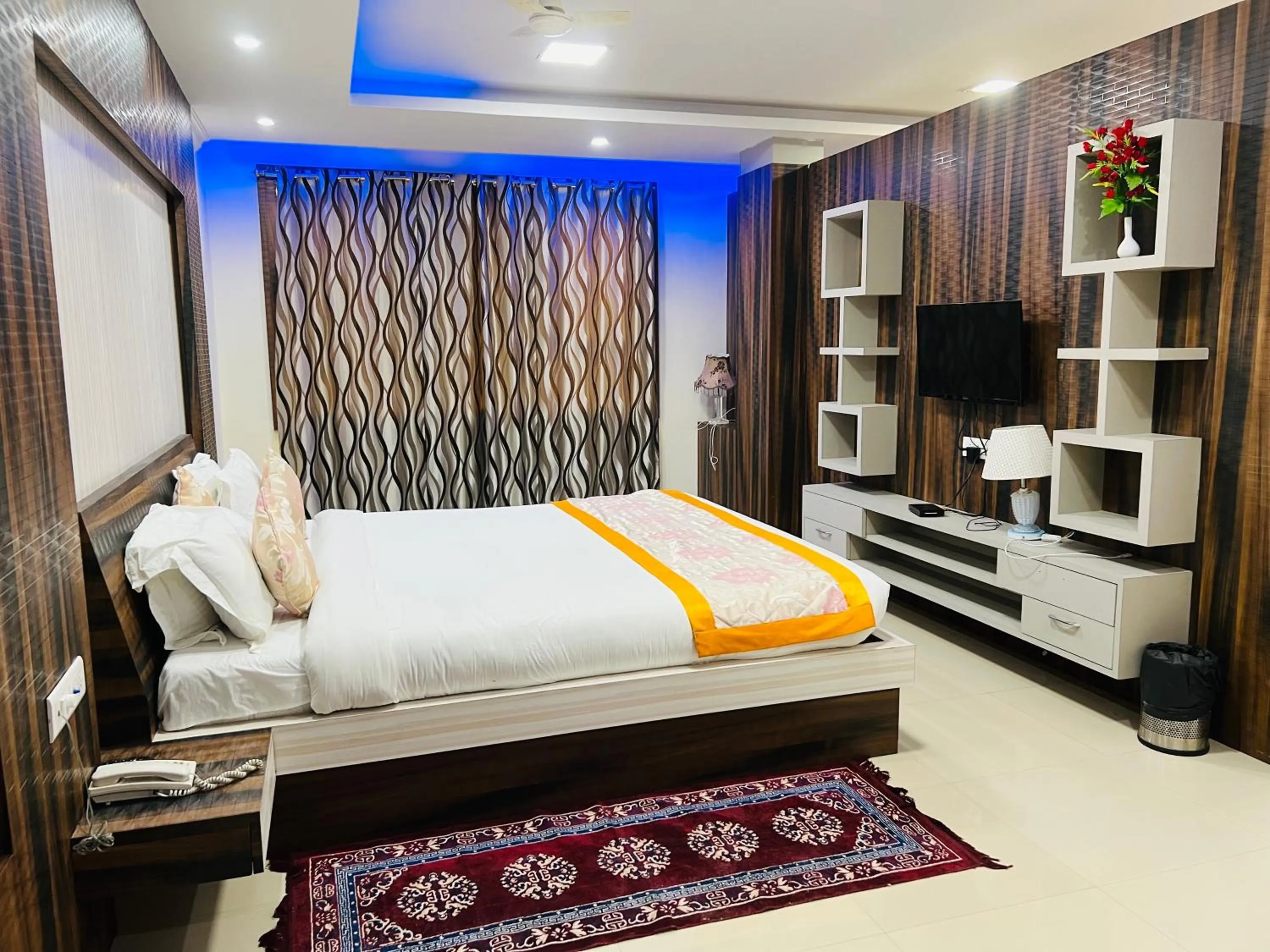 Bedroom, Bed in Bodhgaya Regency Hotel