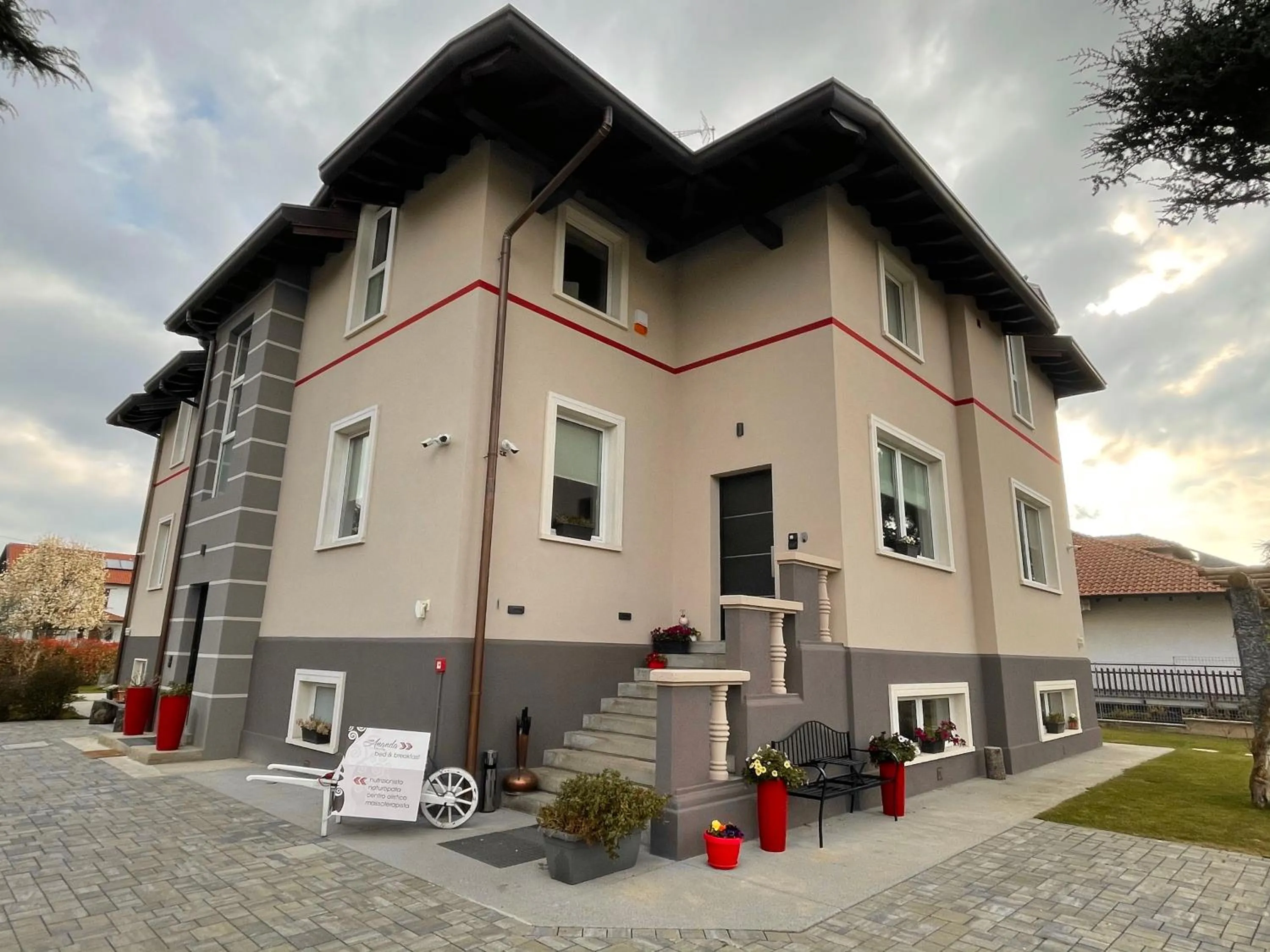 Property building in Casa Ananda