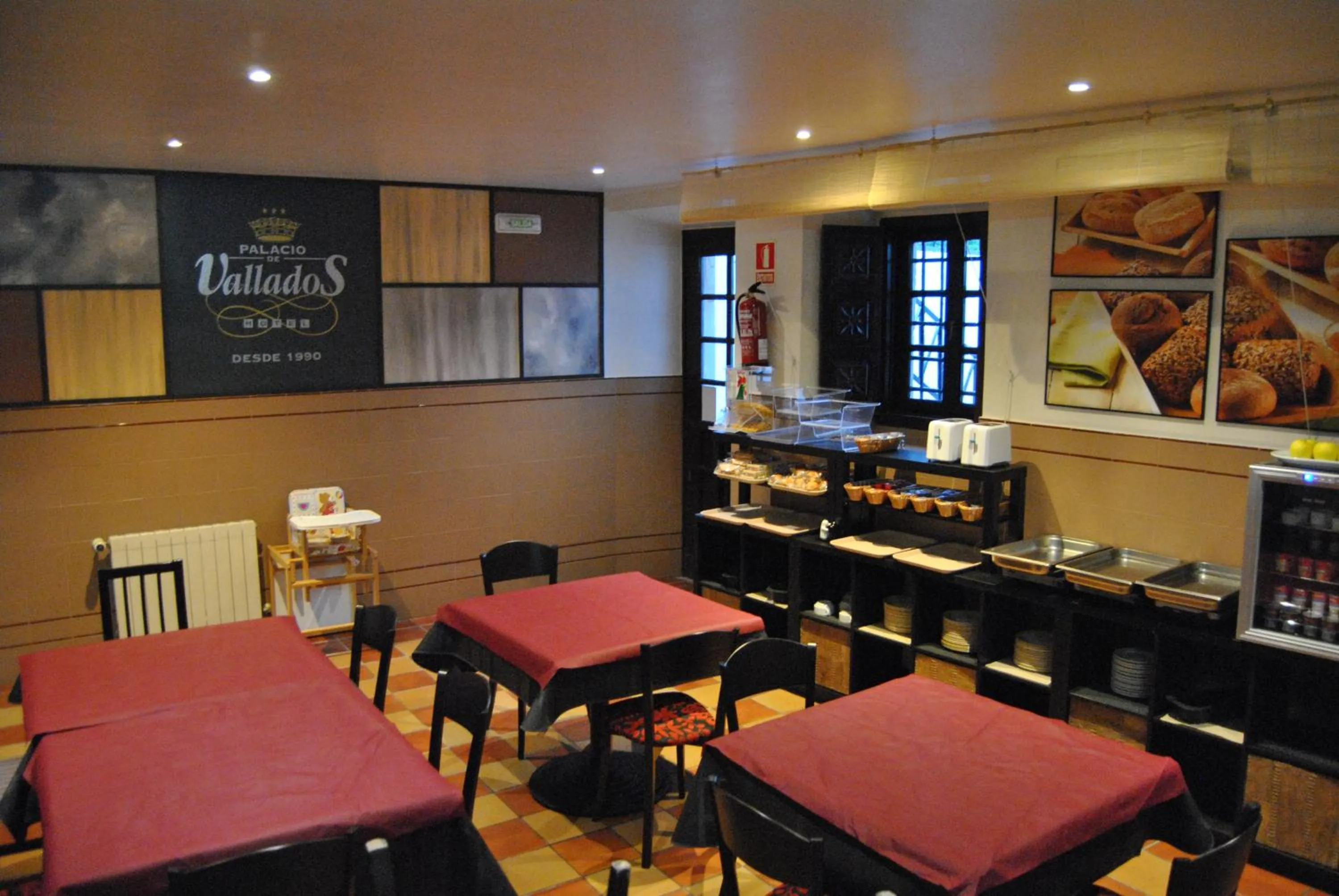 Restaurant/places to eat in Hotel Palacio de los Vallados