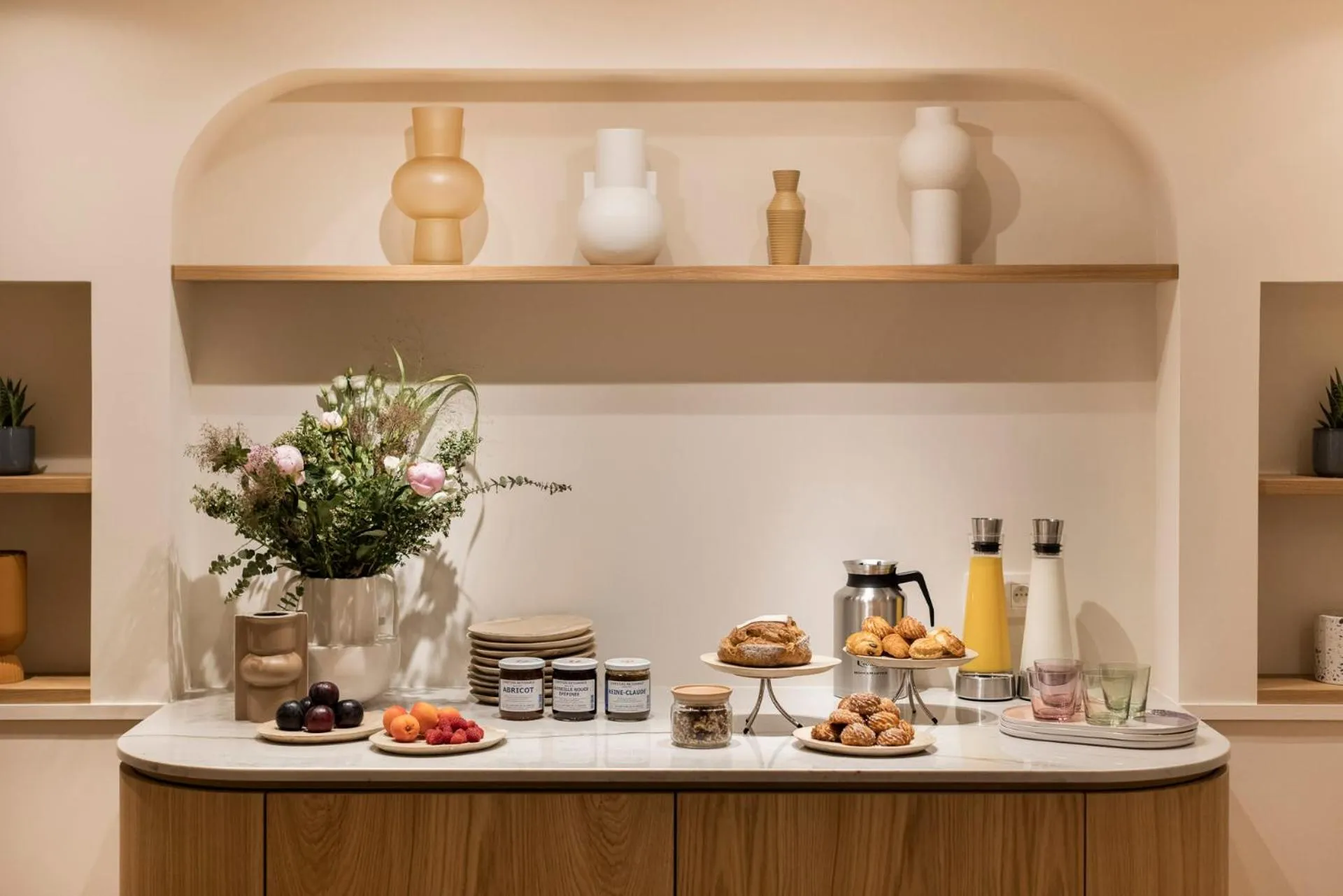 Buffet breakfast in Hôtel Oratio