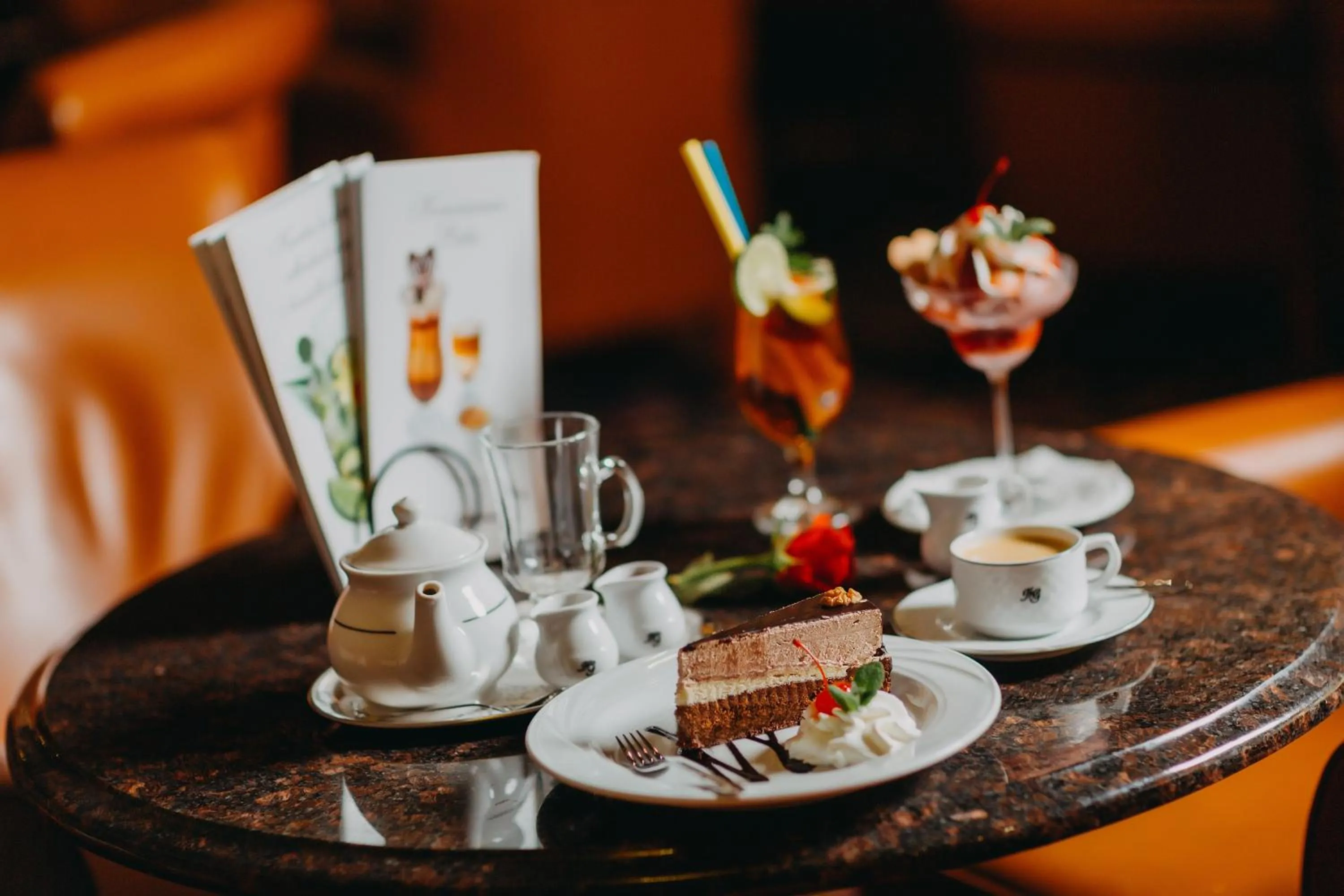 Lounge or bar in Hotel Gołębiewski Karpacz