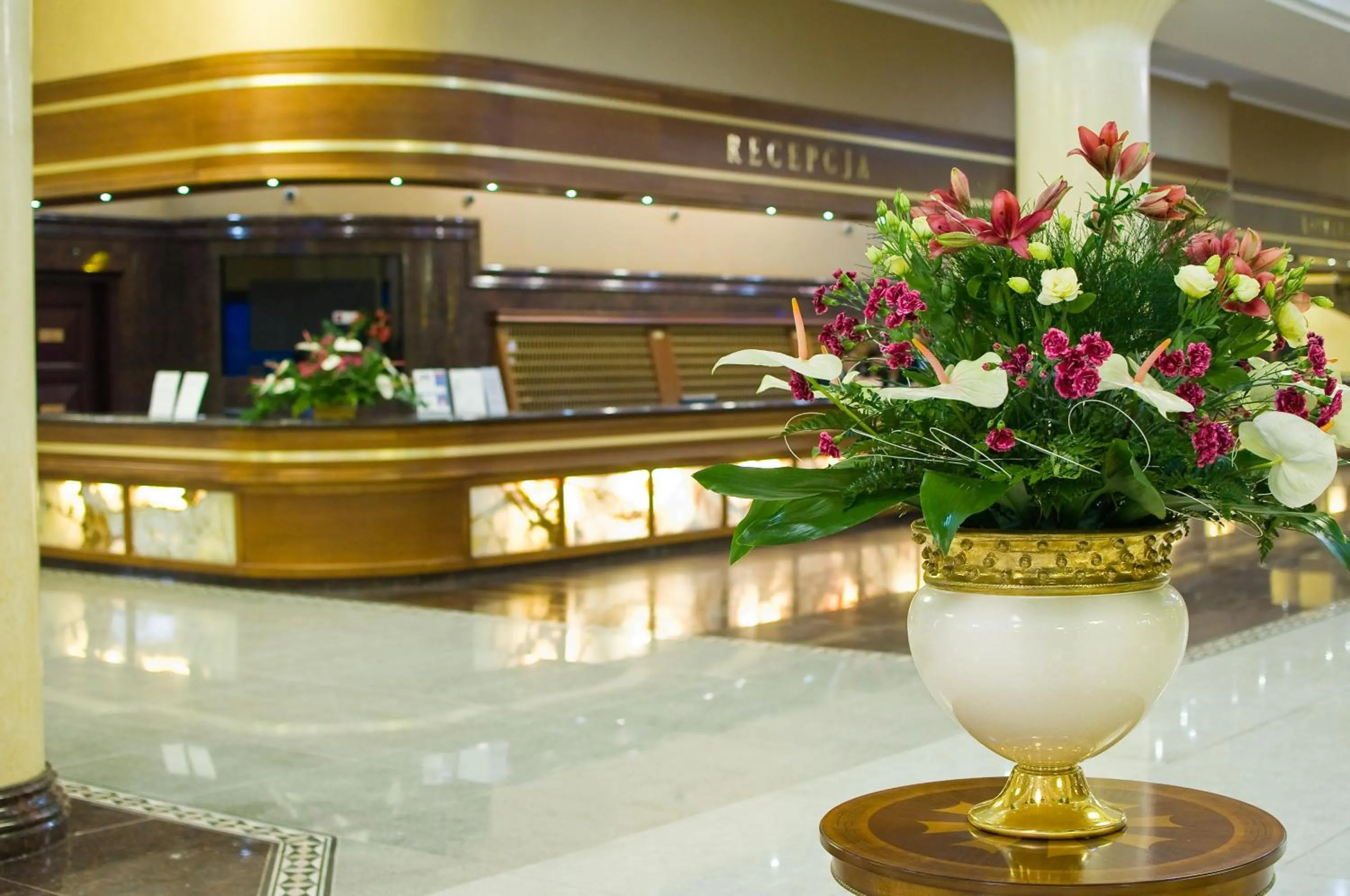 Lobby or reception in Hotel Gołębiewski Karpacz