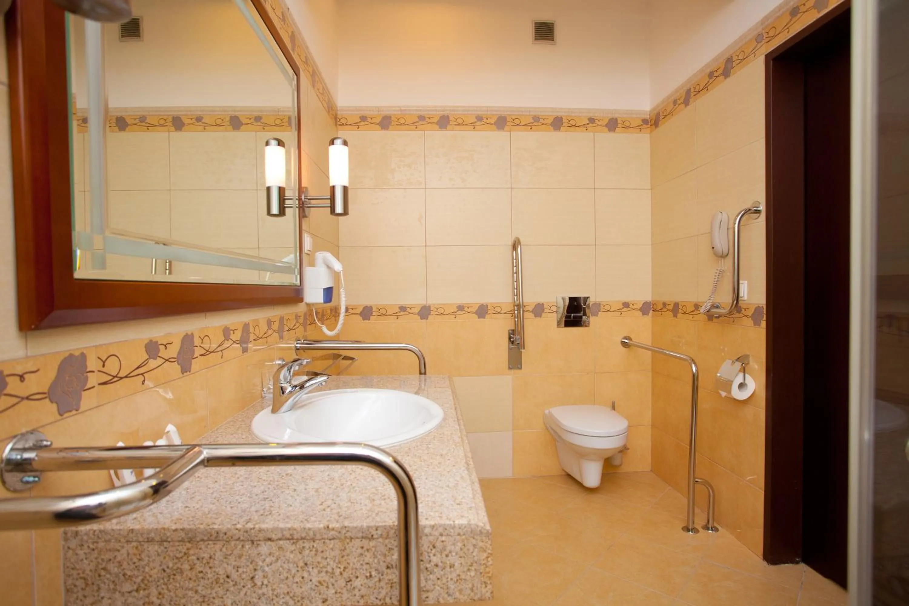 Bathroom in Hotel Gołębiewski Karpacz