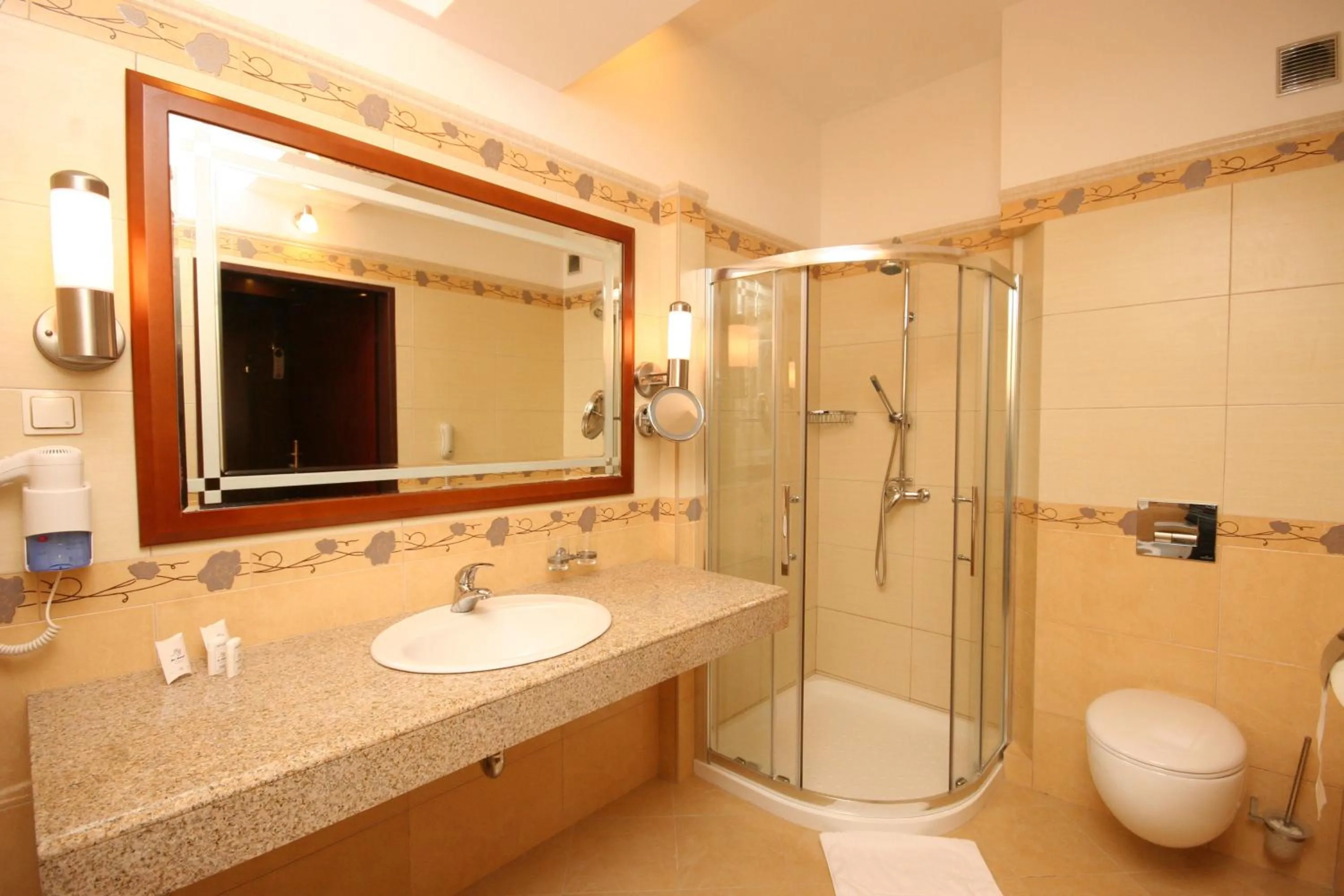Shower in Hotel Gołębiewski Karpacz