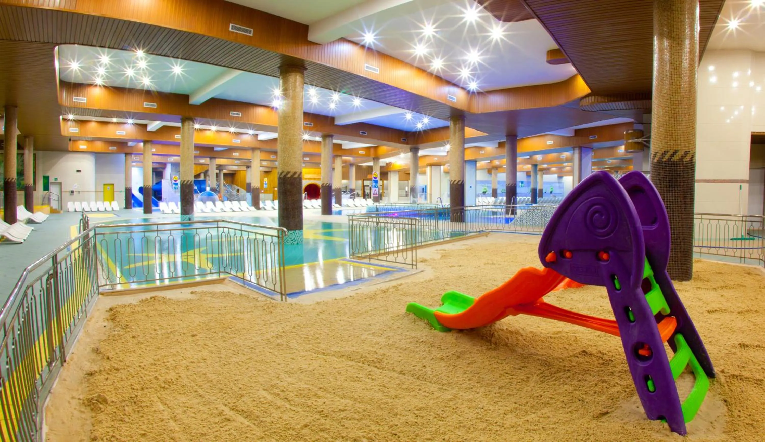 Swimming pool in Hotel Gołębiewski Karpacz
