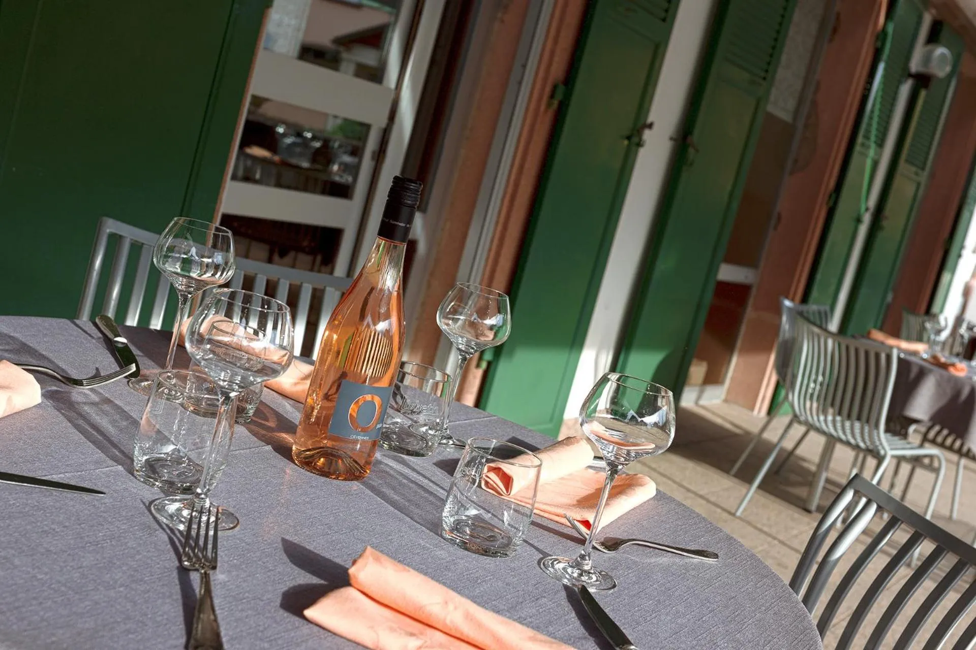 Patio in Hôtel Restaurant et Spa Au Tilleul