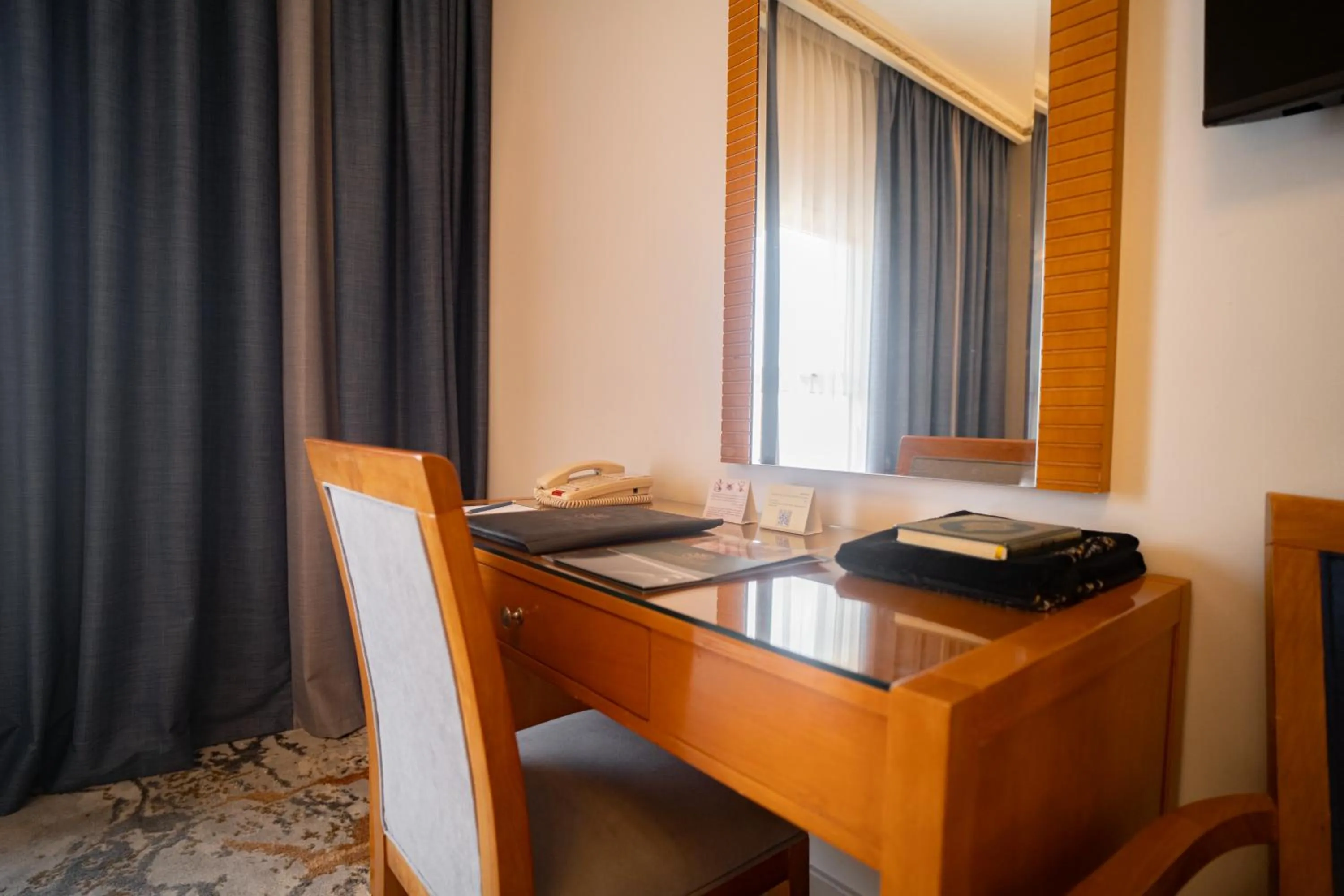 hair dresser in Emaar Grand Hotel