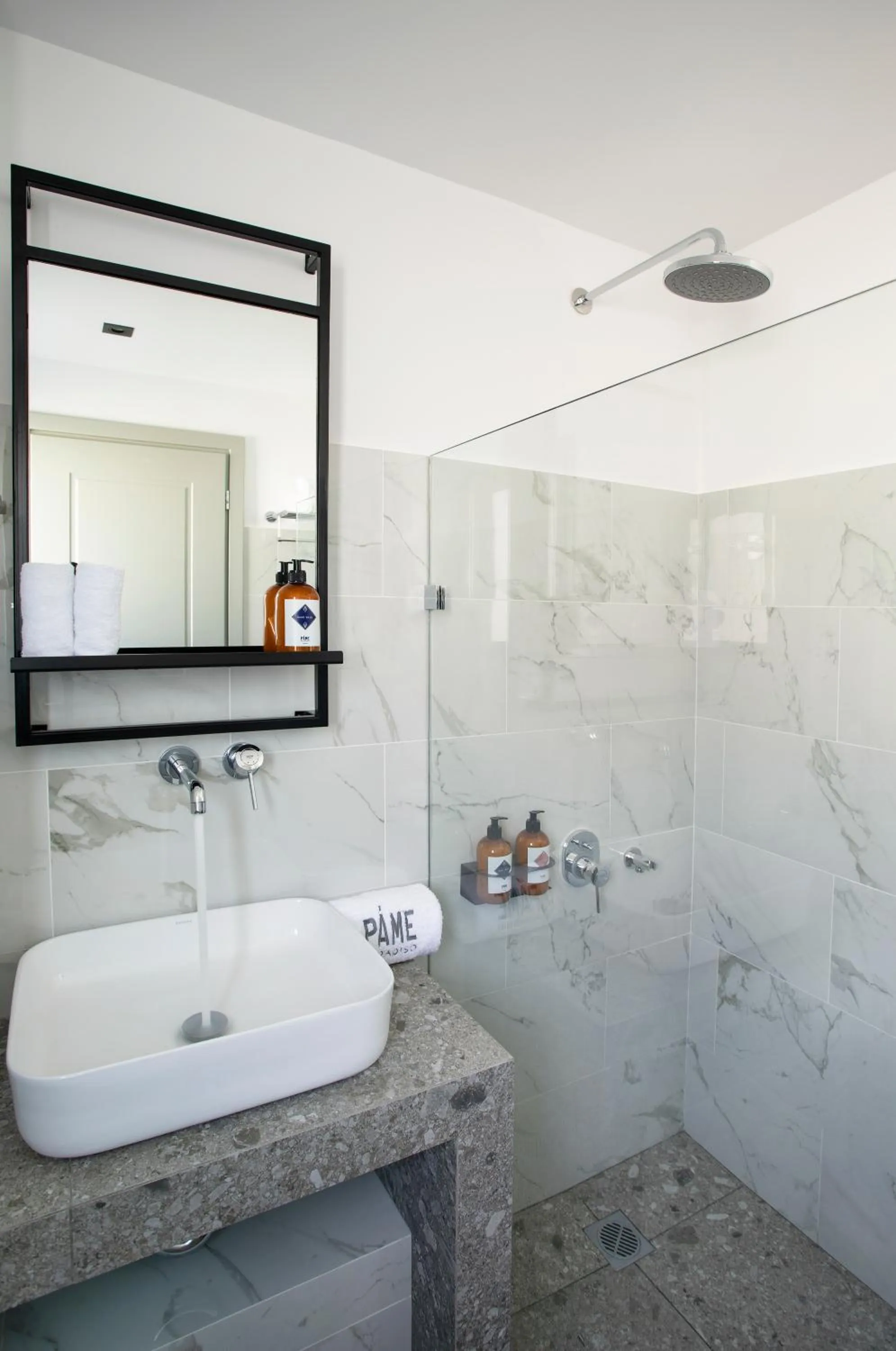 Shower in PAME Paradiso