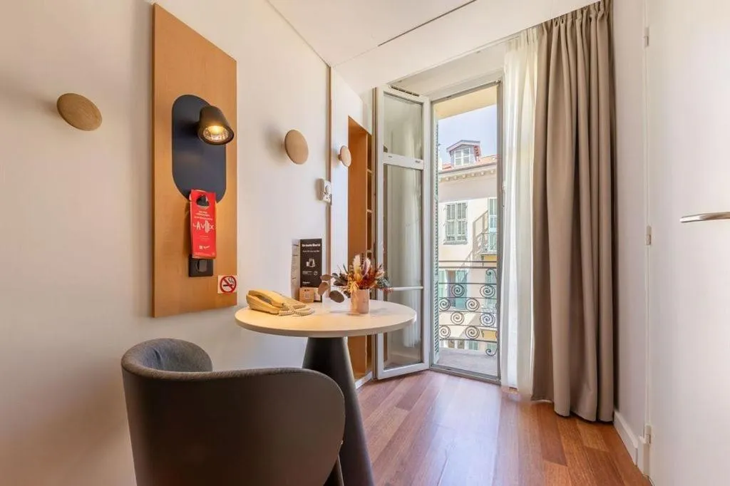 hair dresser in ibis Nice Centre Notre Dame