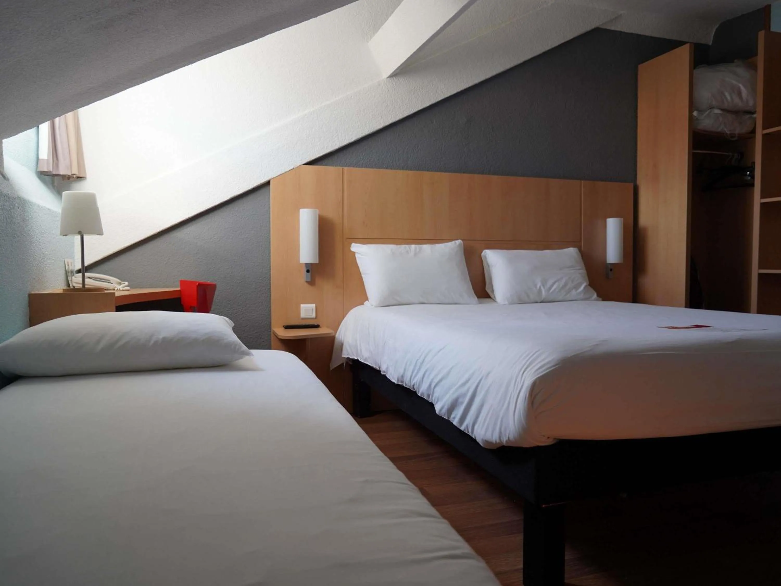 Bedroom, Bed in ibis Nice Centre Notre Dame