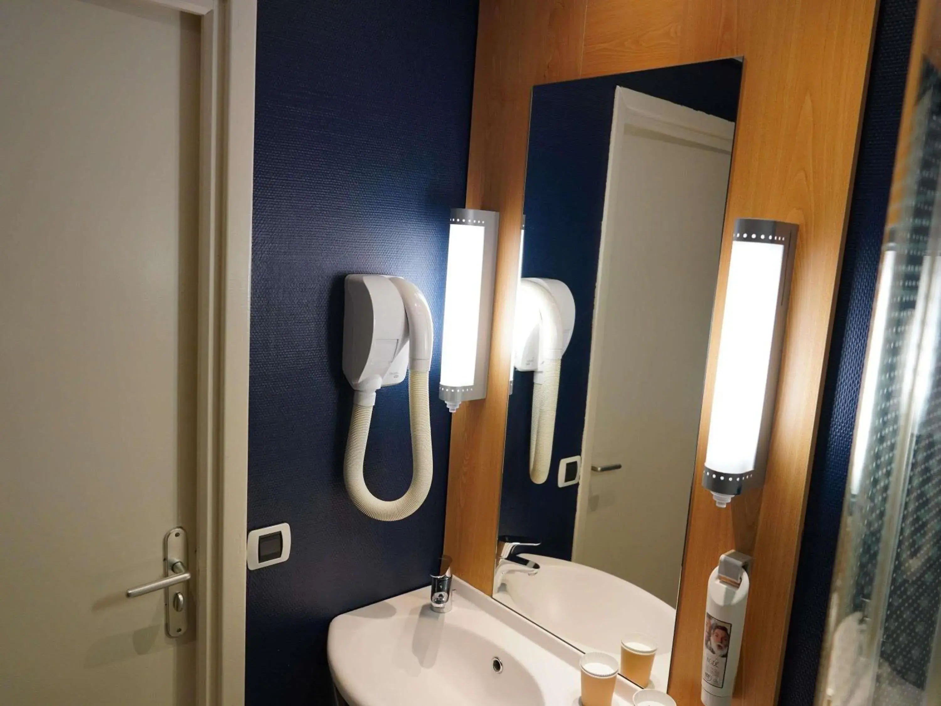 Bedroom in ibis Nice Centre Notre Dame Bedroom in ibis Nice Centre Notre Dame