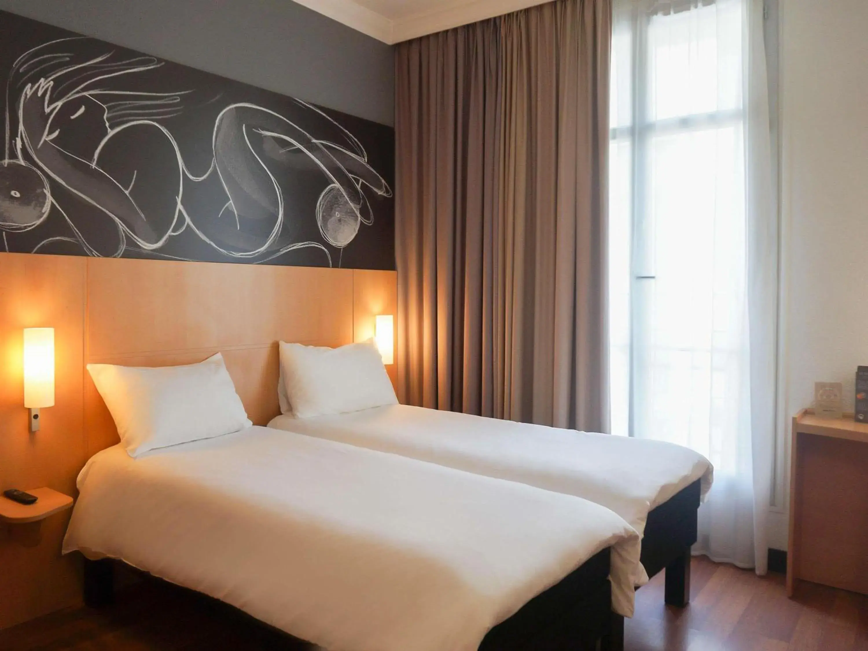 Bedroom, Bed in ibis Nice Centre Notre Dame Bedroom, Bed in ibis Nice Centre Notre Dame