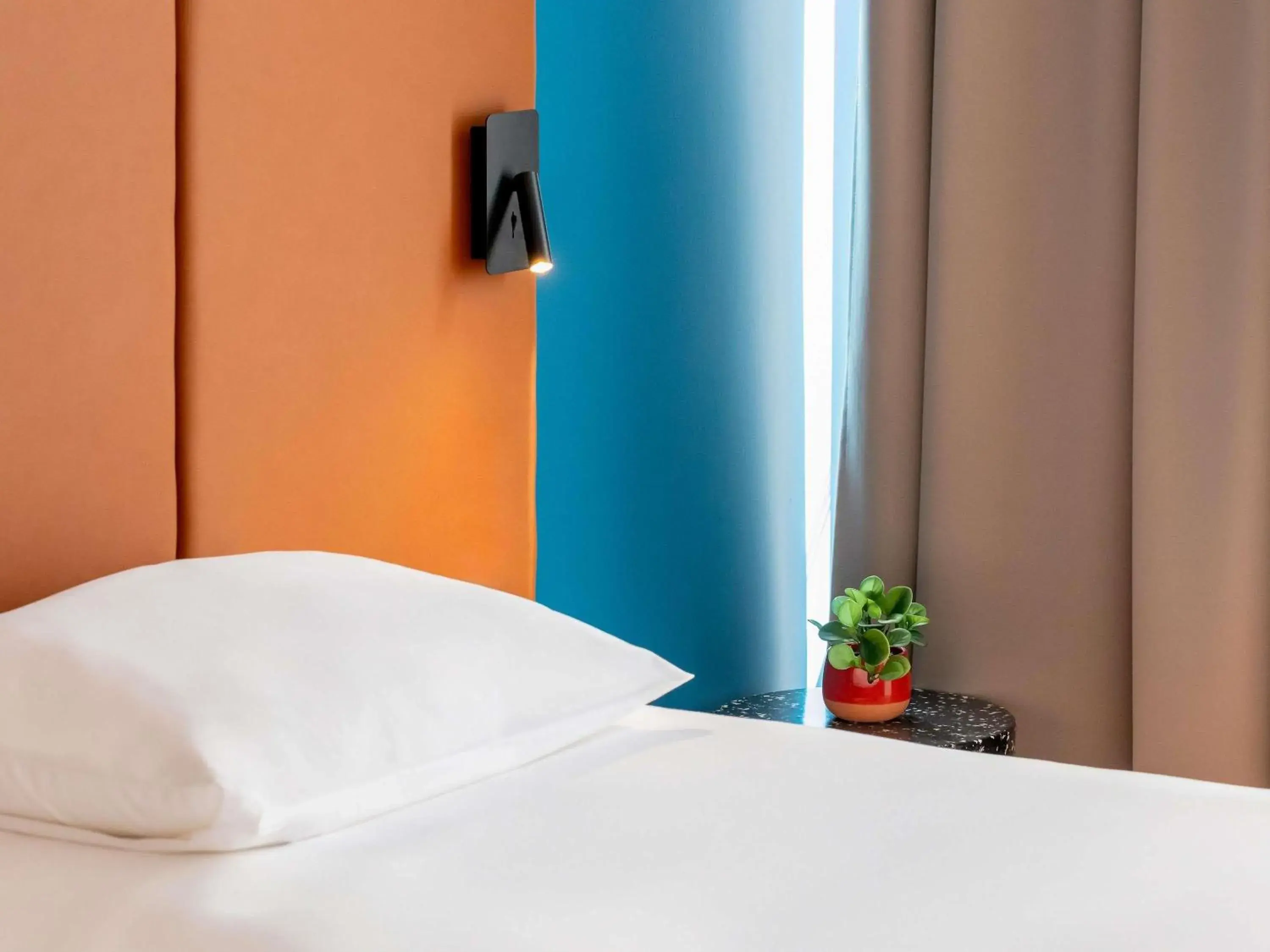 Bedroom, Bed in ibis Nice Centre Notre Dame Bedroom, Bed in ibis Nice Centre Notre Dame