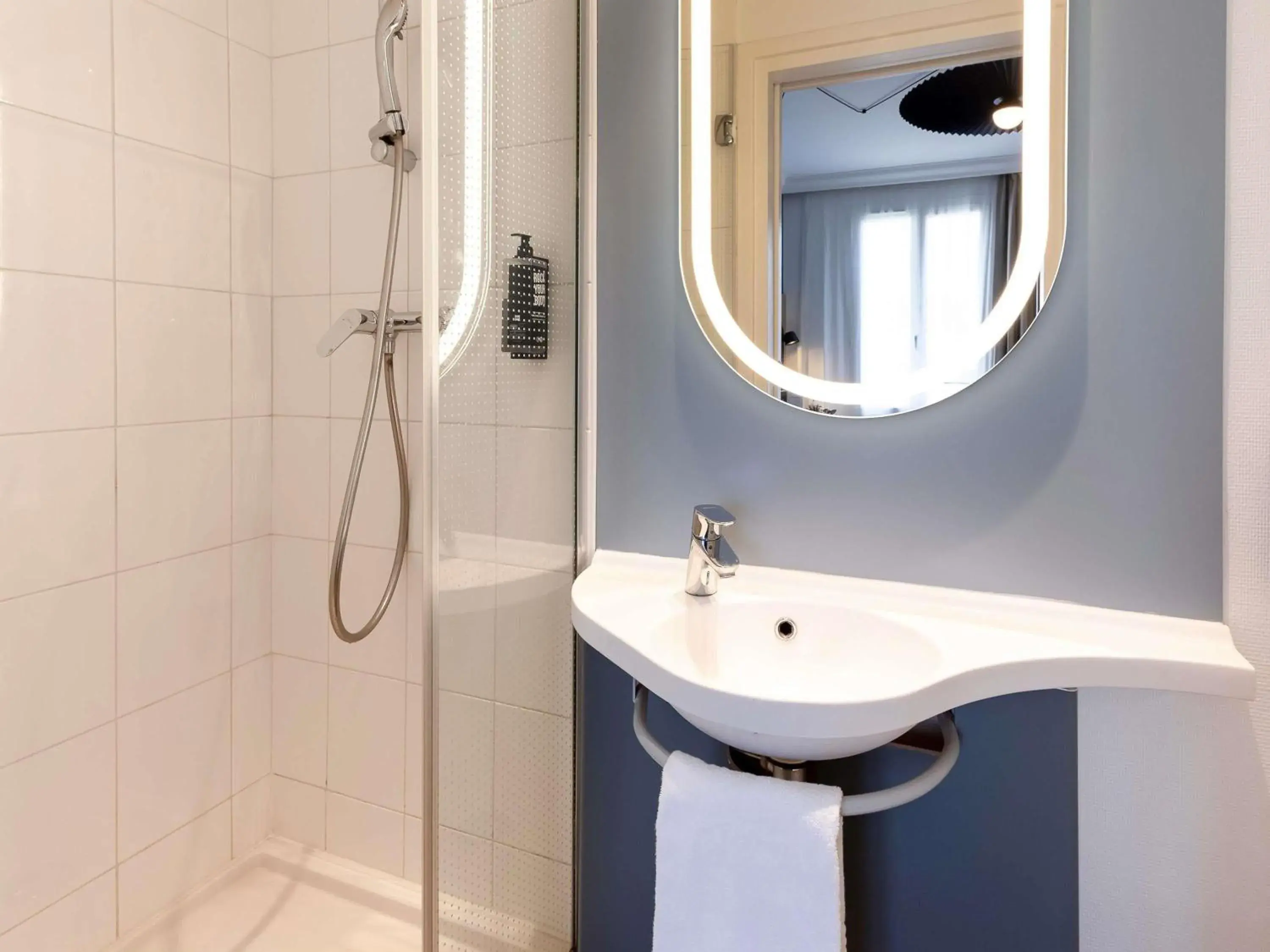 Bedroom in ibis Nice Centre Notre Dame Bedroom in ibis Nice Centre Notre Dame