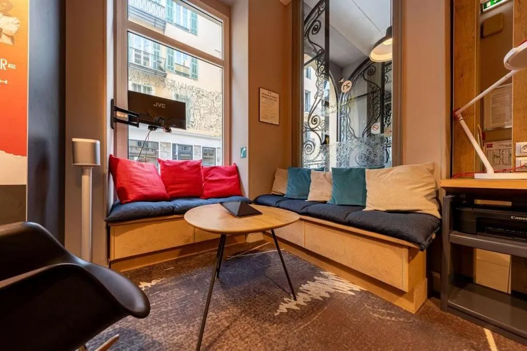 Communal lounge/ TV room in ibis Nice Centre Notre Dame