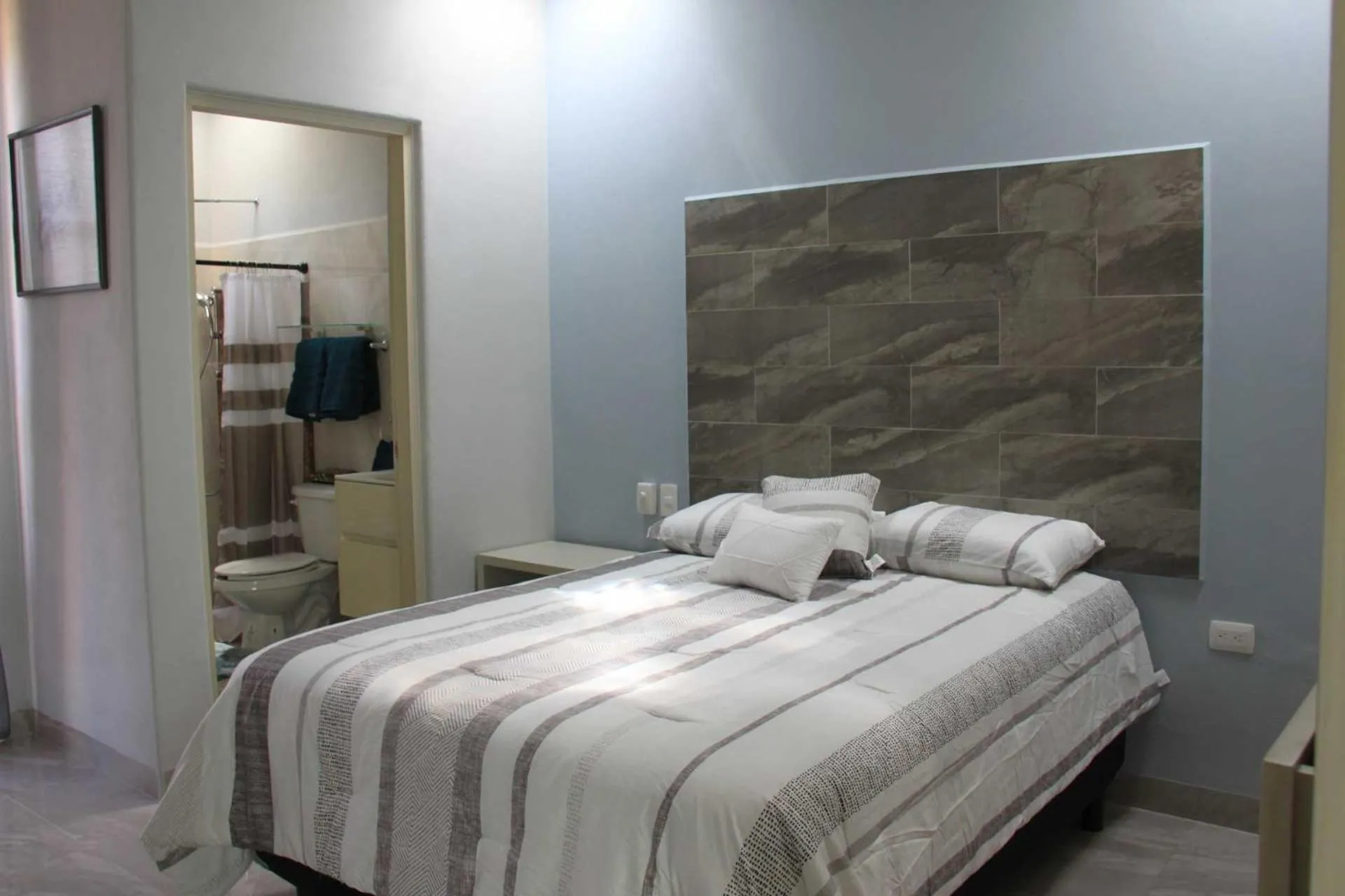 Bathroom, Bed in Casa Sandy