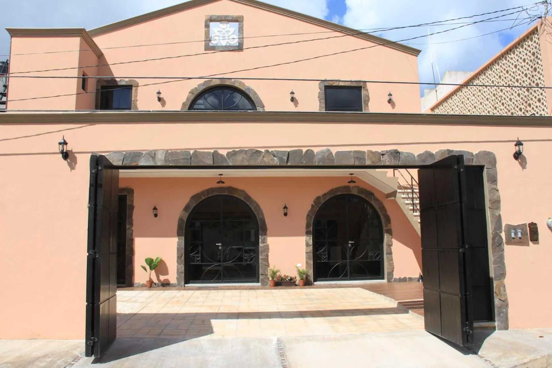 Facade/entrance in Casa Sandy