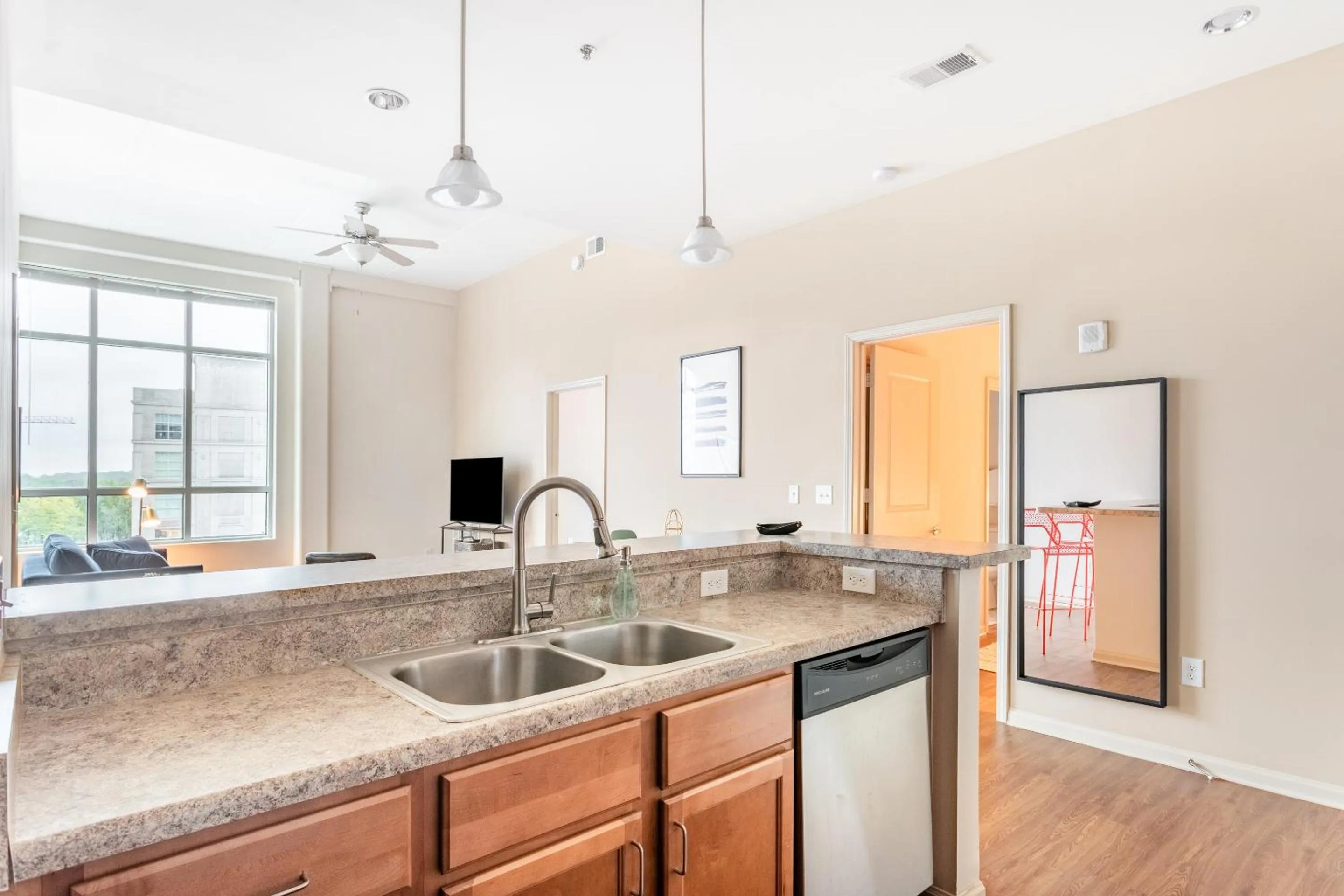 Kitchen or kitchenette in Mint House Greenville Downtown By Kasa