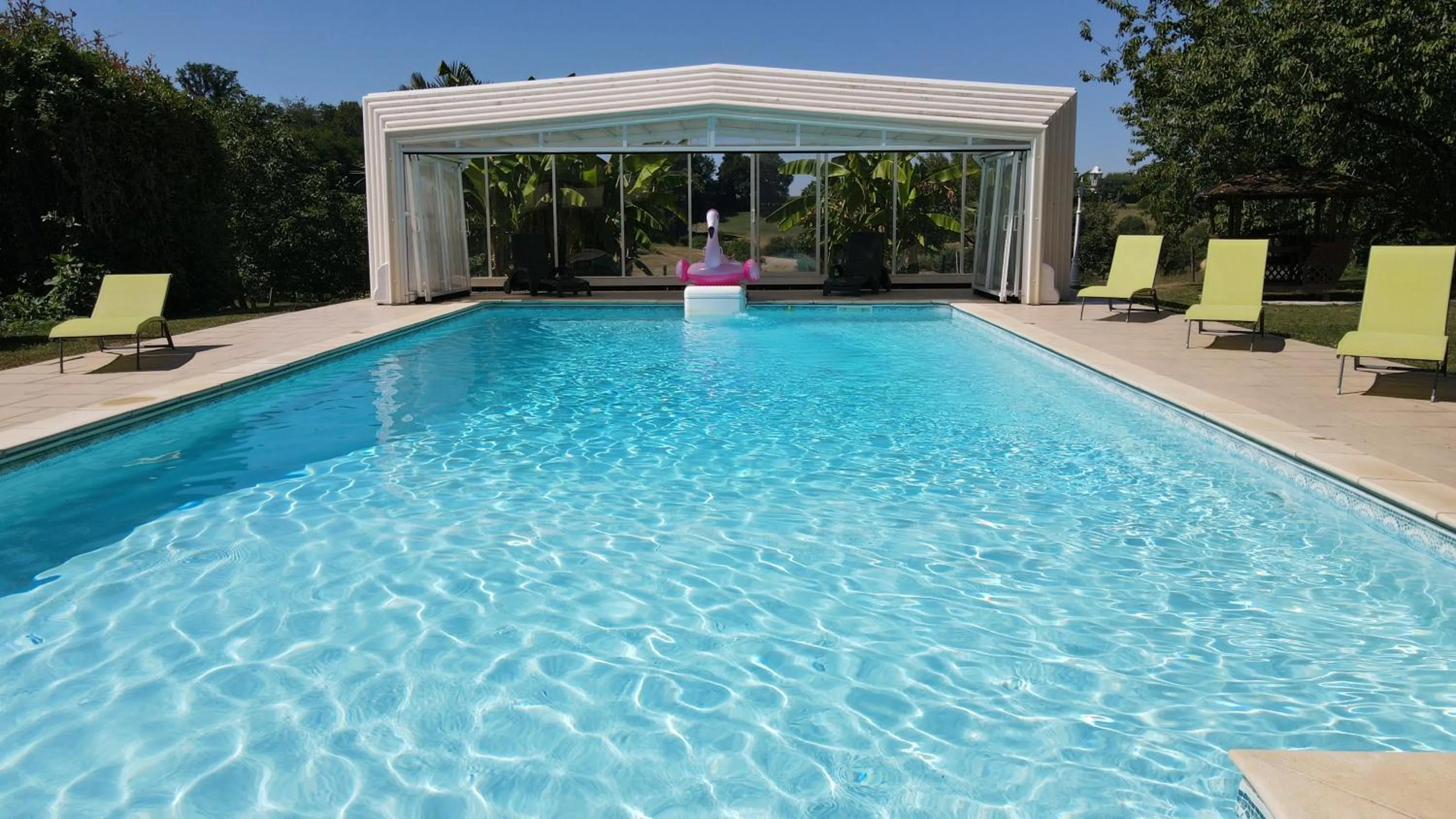 Swimming pool in La Ferme de Laupilière