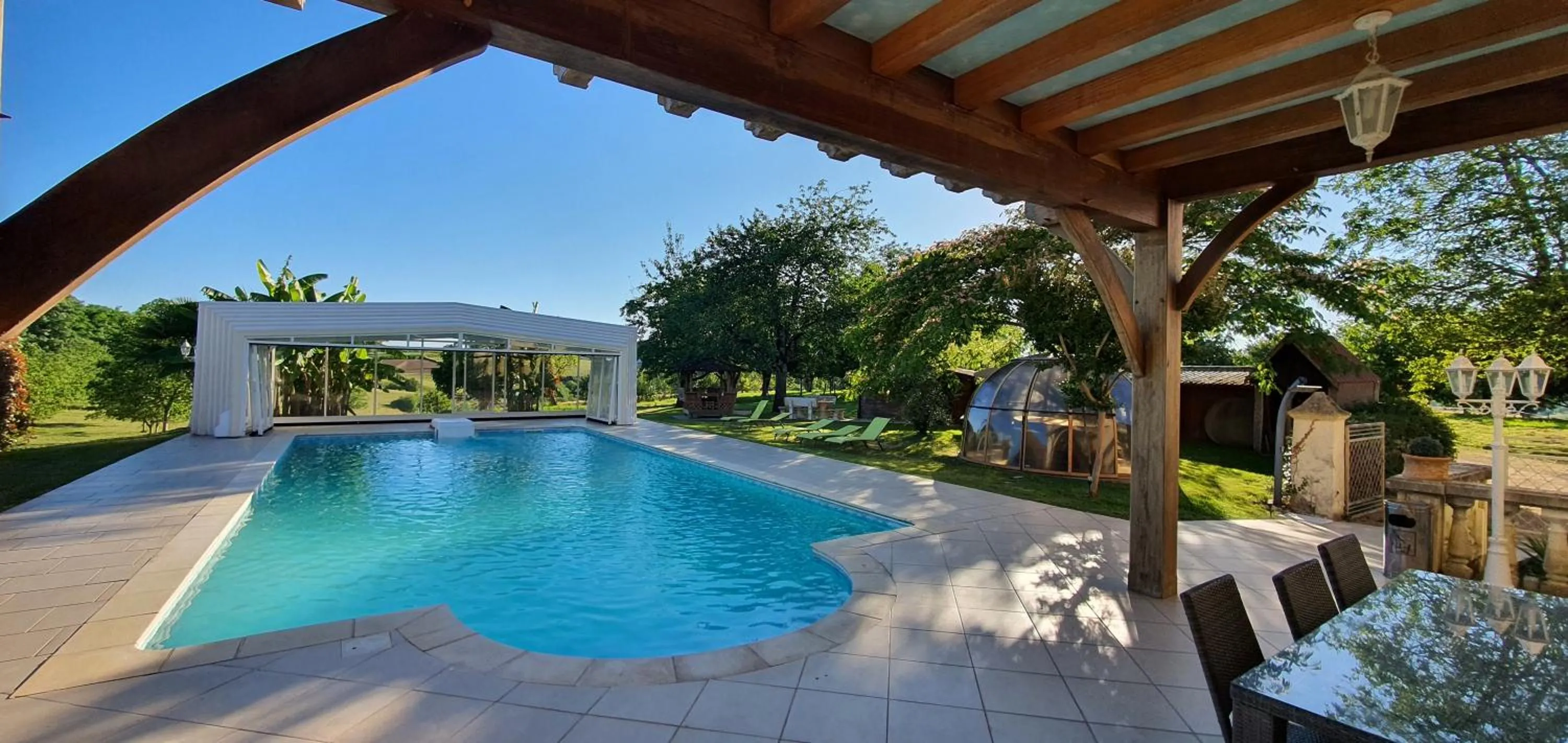 Swimming pool in La Ferme de Laupilière