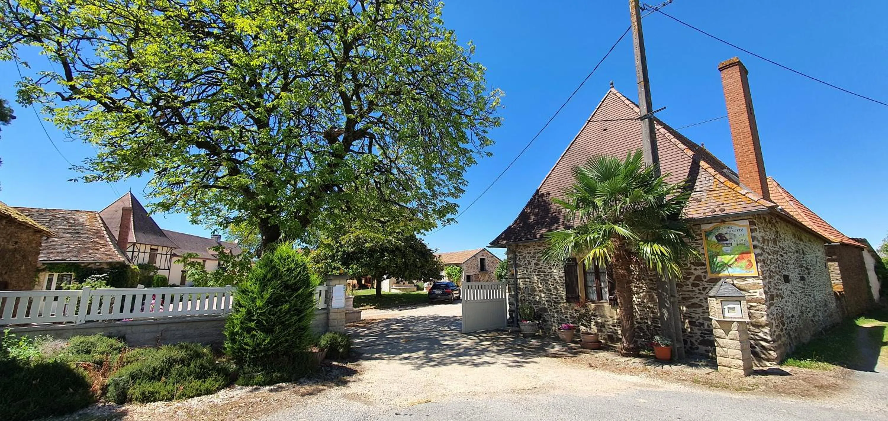 Facade/entrance in La Ferme de Laupilière